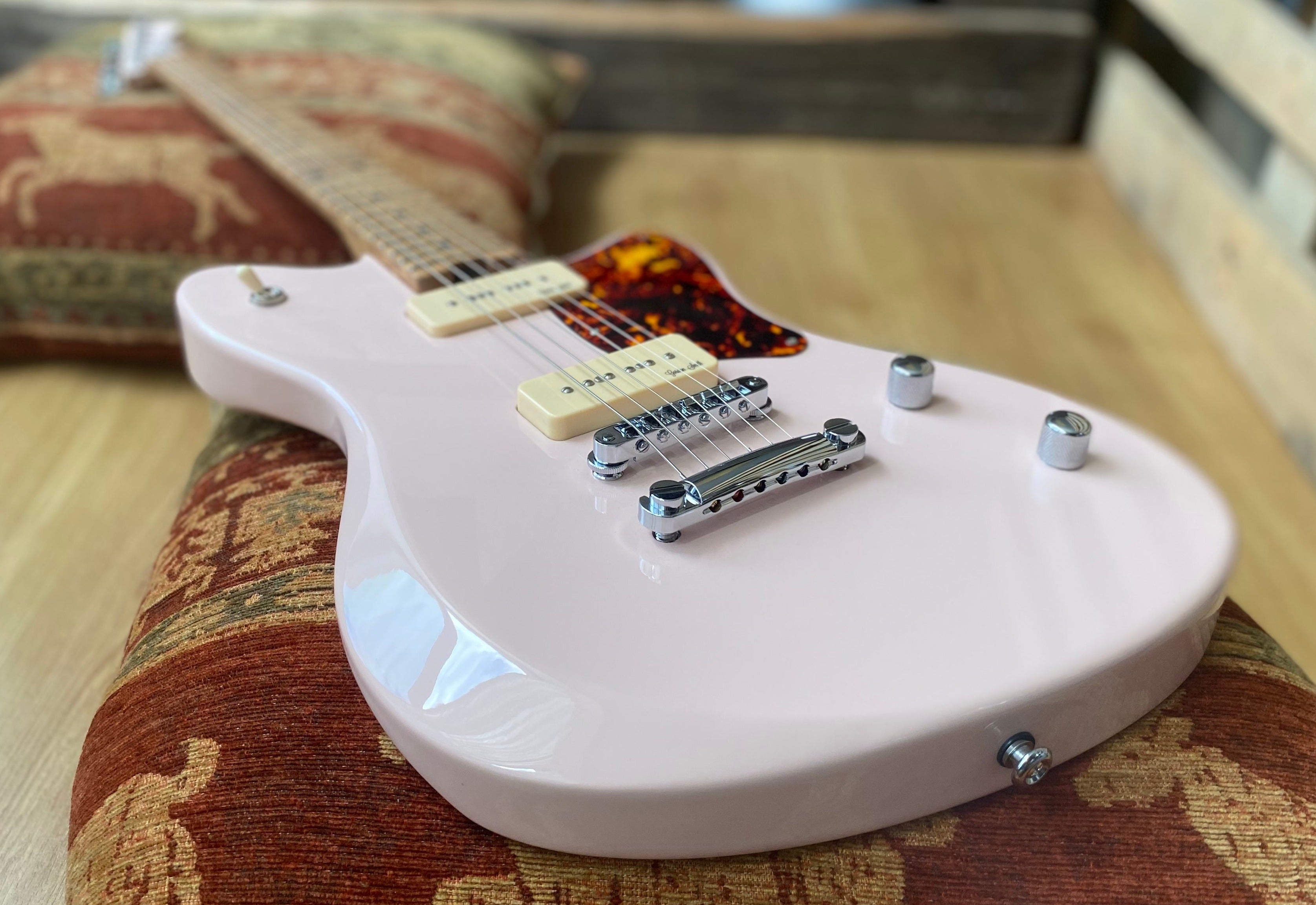 Gordon Smith Gatsby Custom Shell Pink 2P90, Electric Guitar for sale at Richards Guitars.