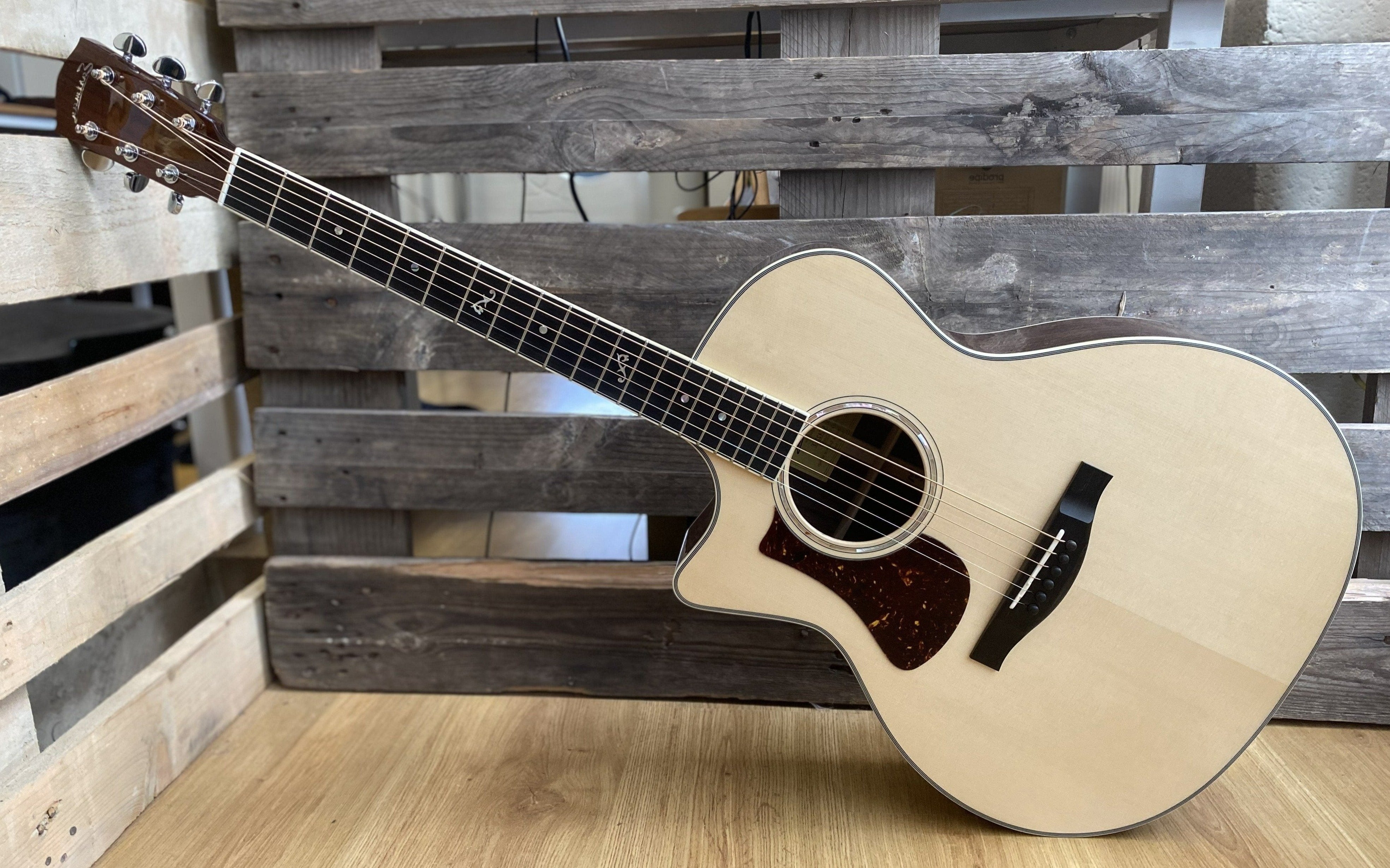 Eastman AC422LCE Grand Auditorium w/ cutaway and LR Baggs VTC Left Handed, Electro Acoustic Guitar for sale at Richards Guitars.