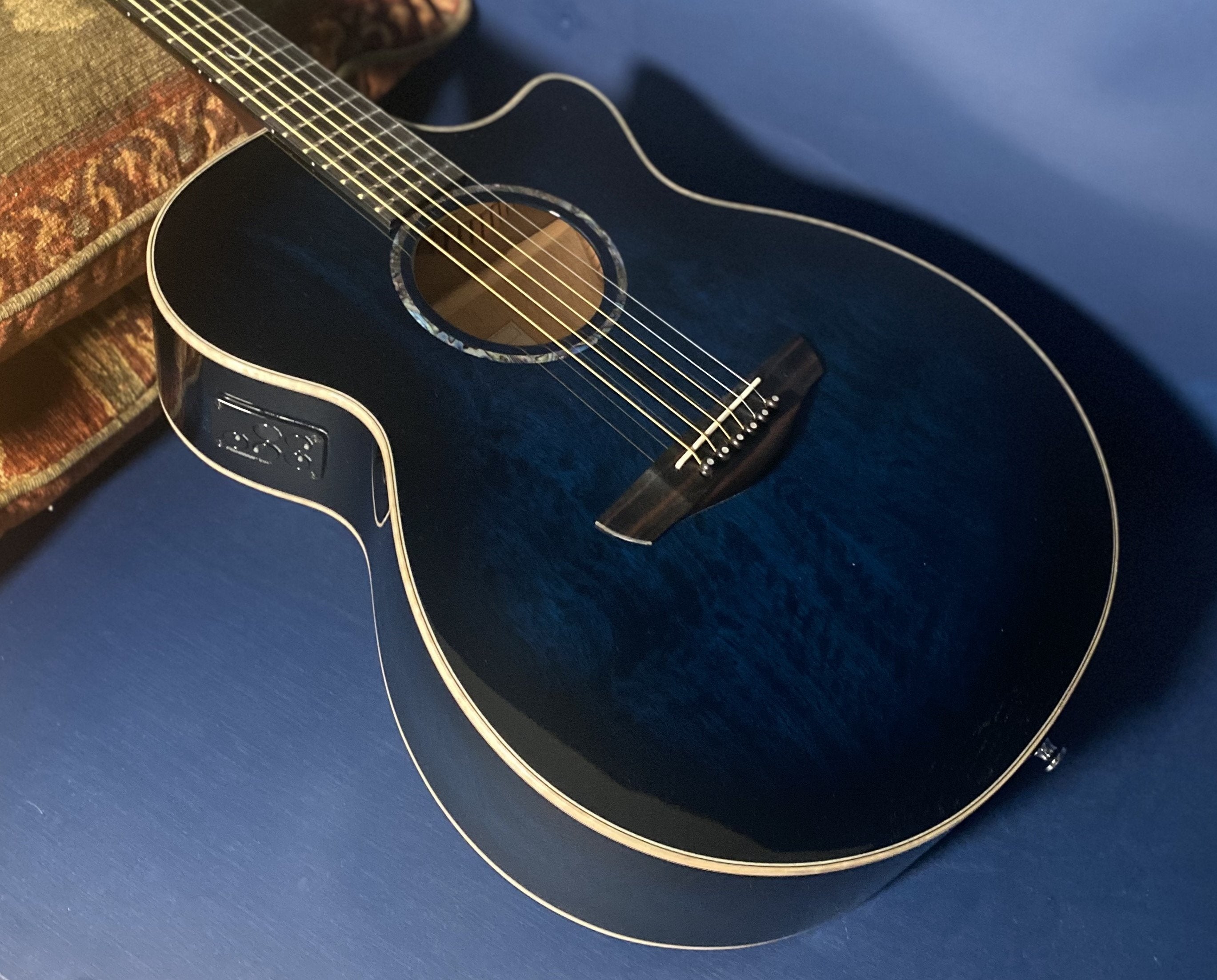 Faith FVBLM Blue Moon Venus Electro Acoustic Guitar [Reduced to clear!], Electro Acoustic Guitar for sale at Richards Guitars.
