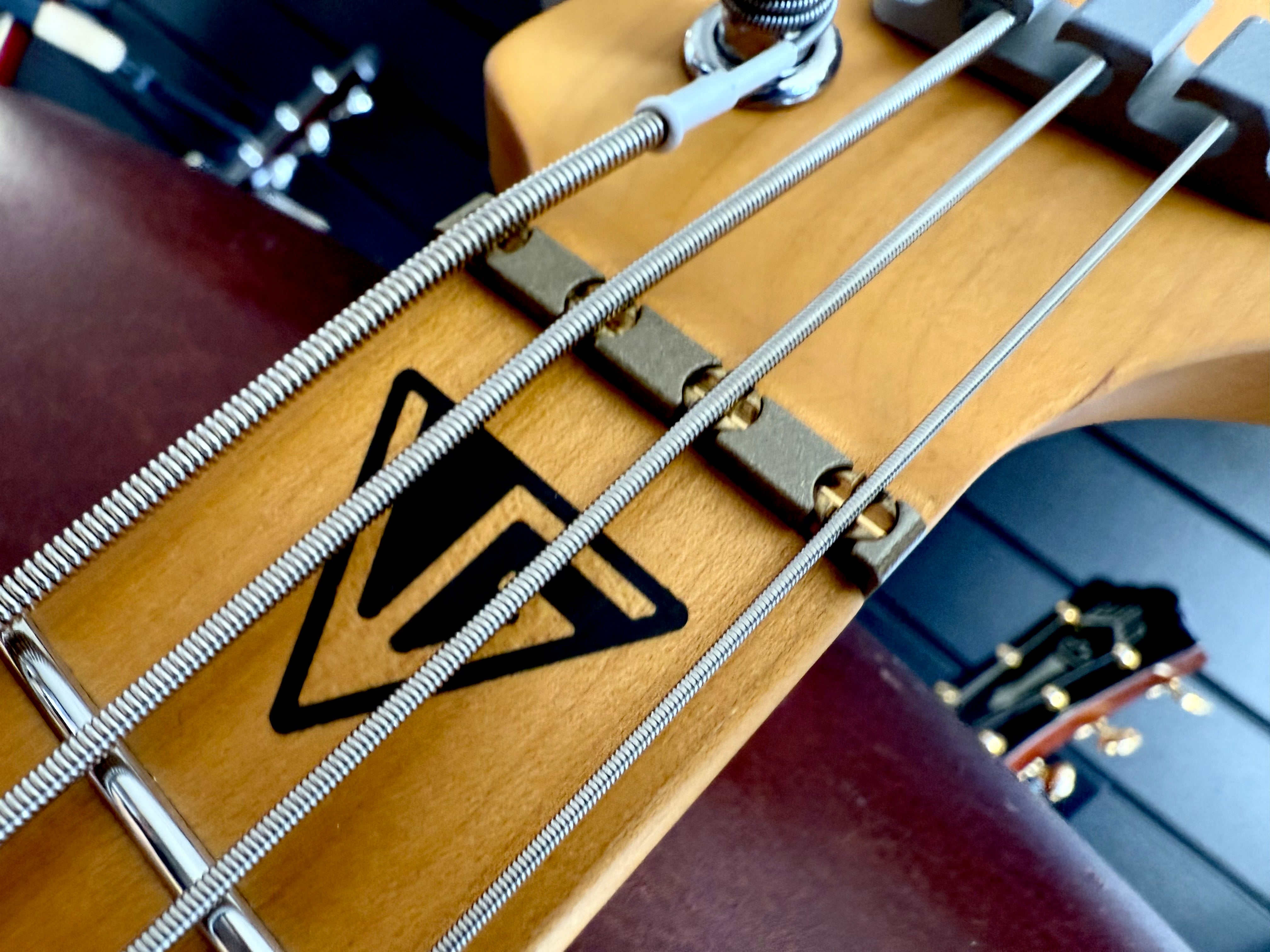 Valiant Mini Bass