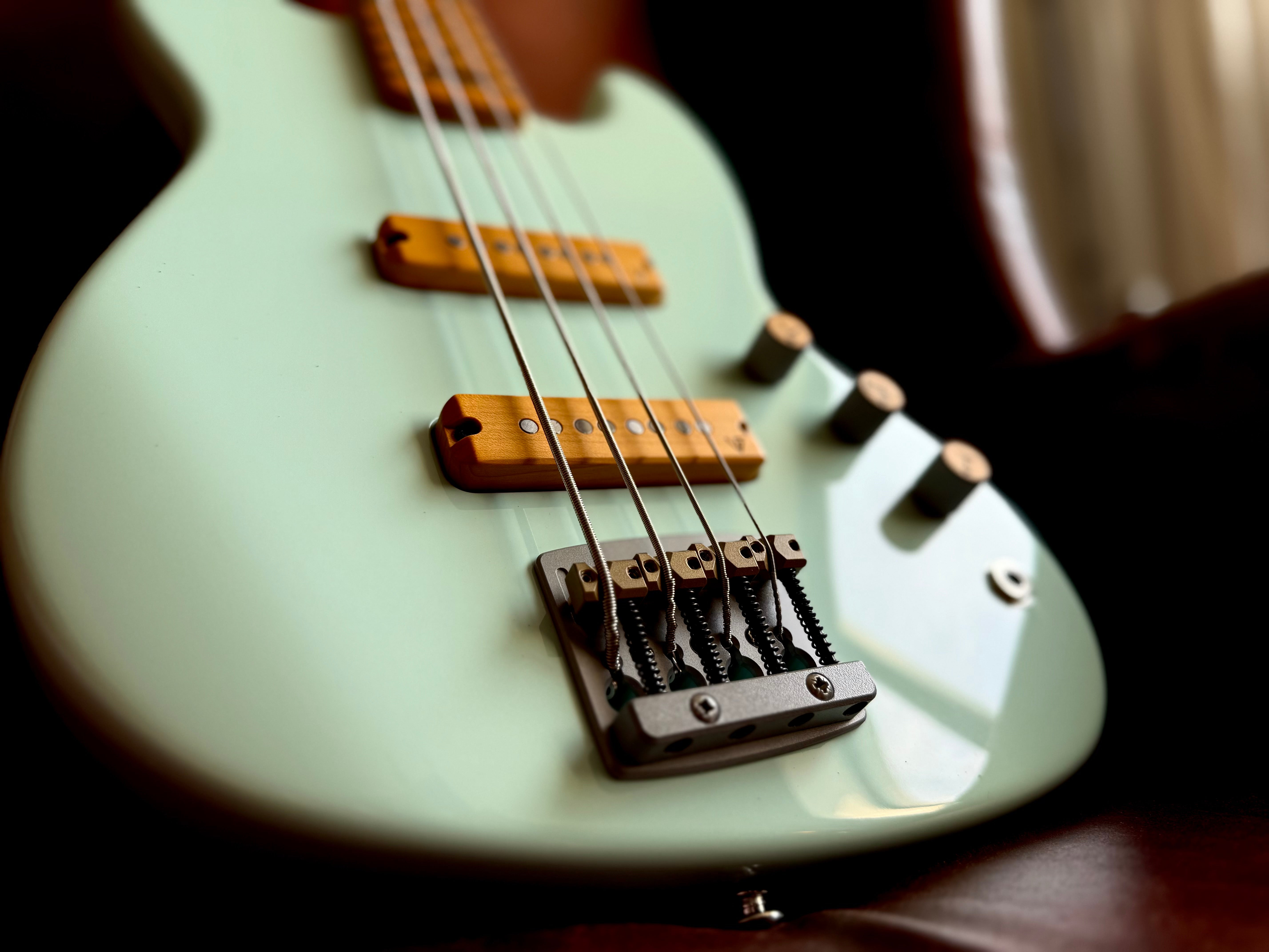 Valiant Mini Bass