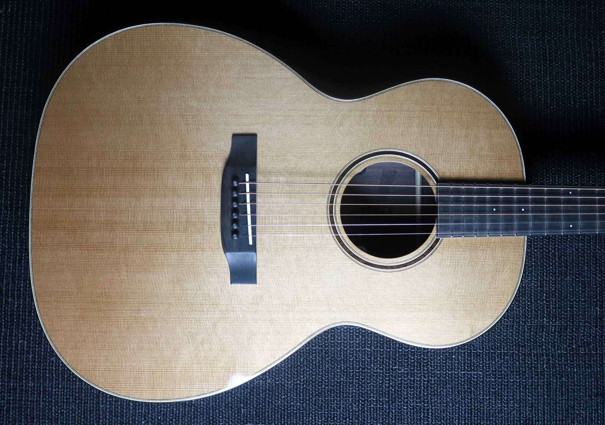 Auden Artist Chester Full Body Cedar/Rosewood Full Body - Richards Guitars Of Stratford Upon Avon