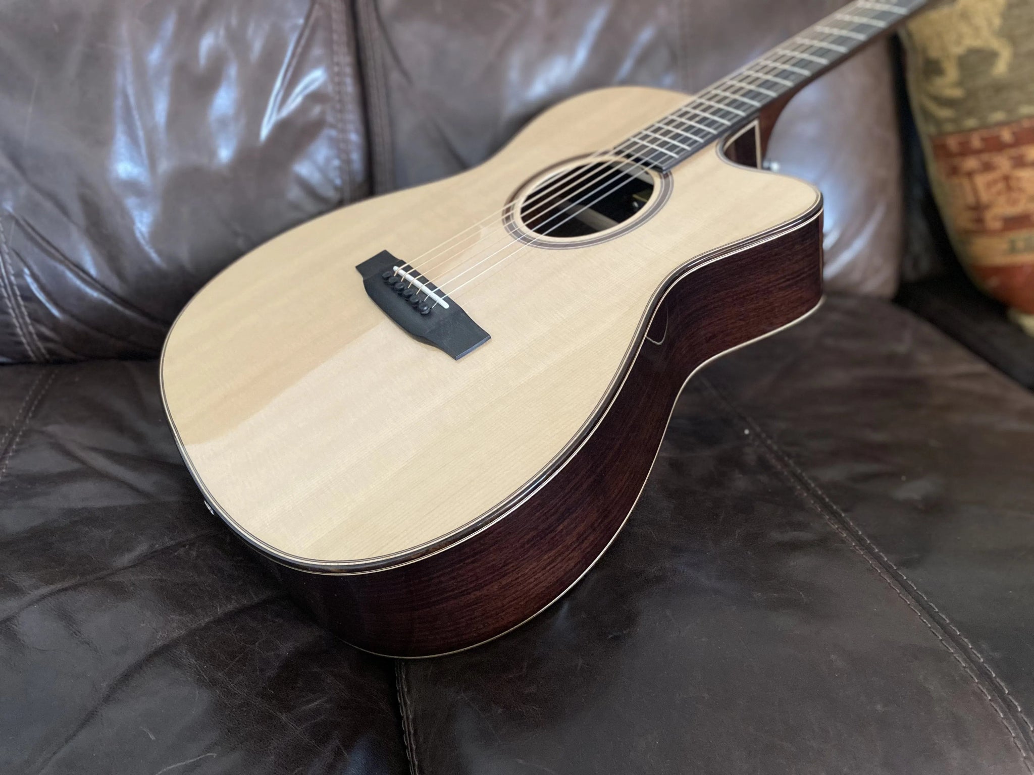 Auden Rosewood Bowman Spruce Top Cutaway Electro Acoustic Guitar - Richards Guitars Of Stratford Upon Avon