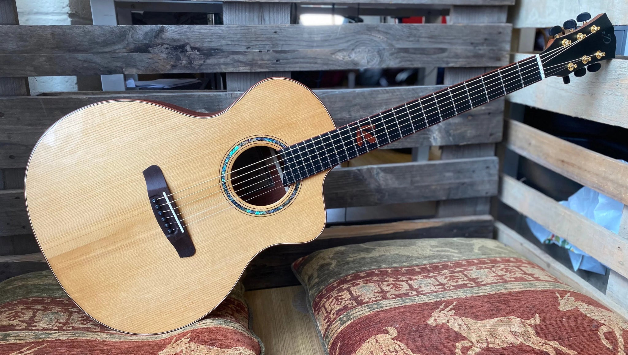 Dowina PADAUK GAC Deluxe (Torrified Swiss Moon Spruce) - Richards Guitars Of Stratford Upon Avon