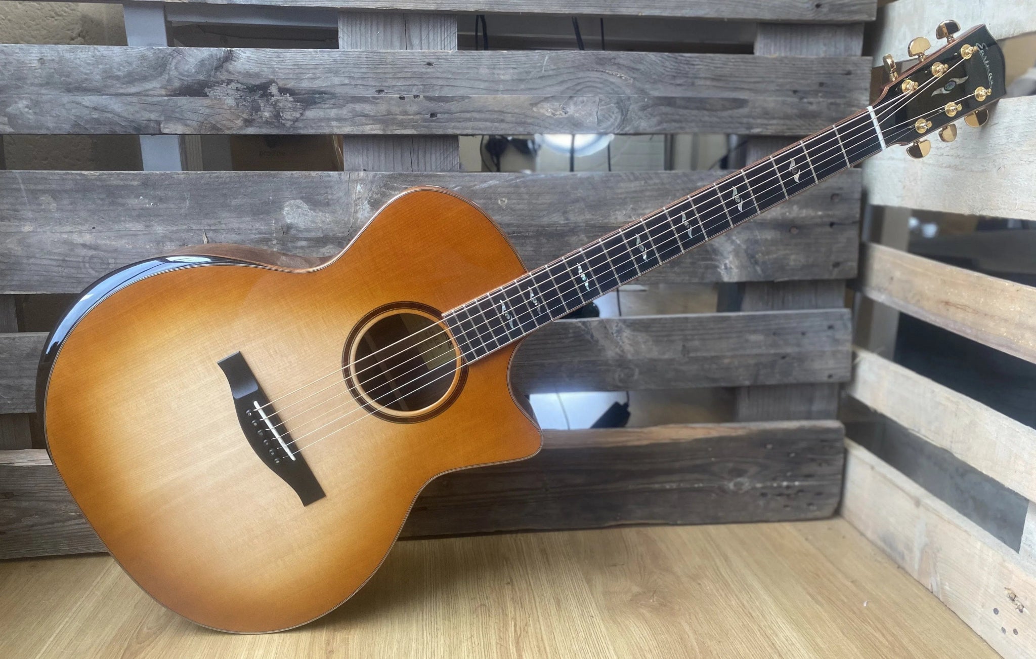 Eastman AC522CE GB Grand Auditorium w/ cutaway (Price inc. Custom Pro Setup Package) - Richards Guitars Of Stratford Upon Avon