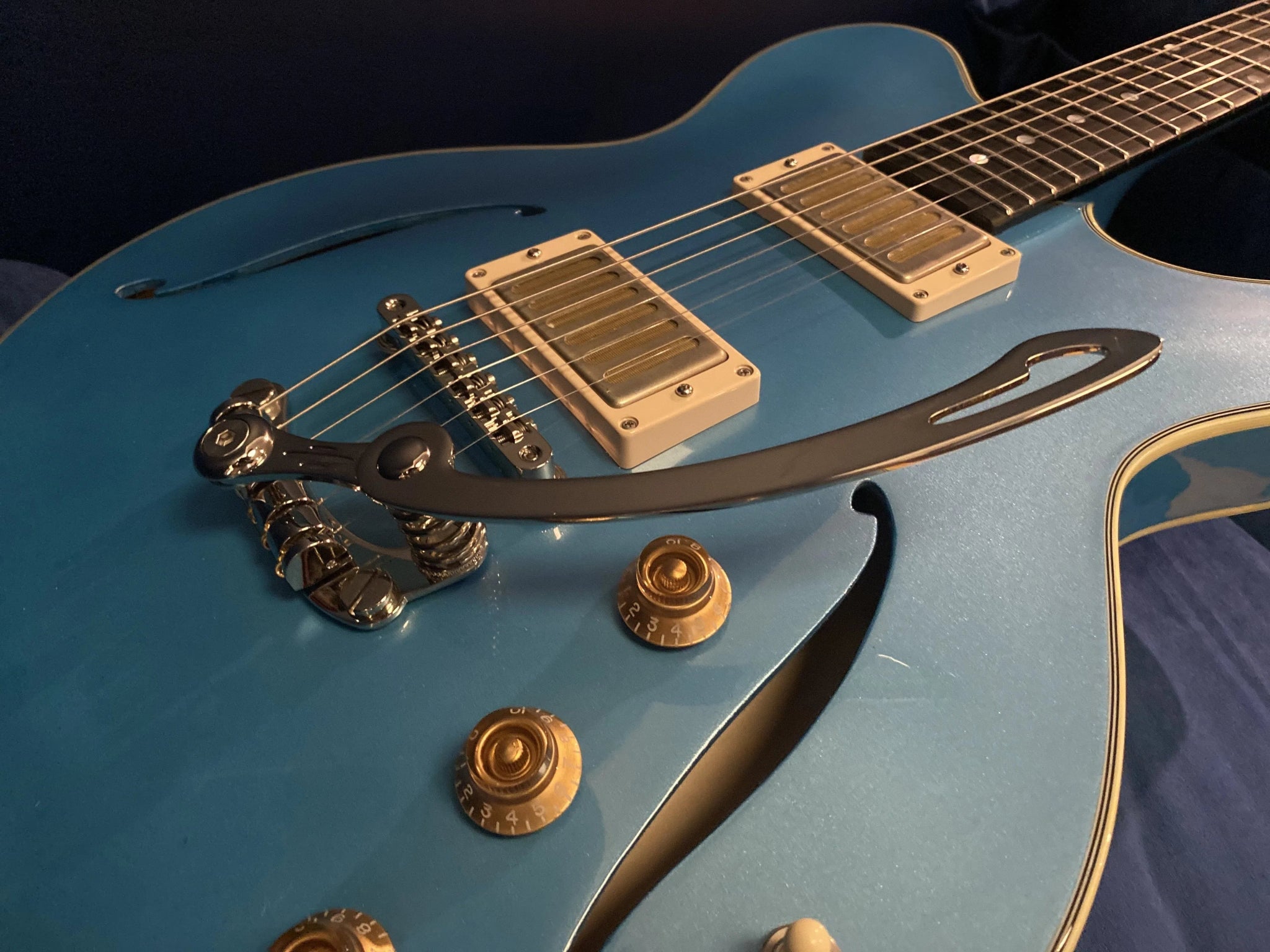 Eastman Romeo LA Celestine Blue (Price inc. Custom Pro Setup Package) - Richards Guitars Of Stratford Upon Avon