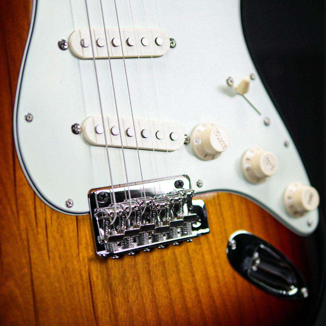 FGN Neoclassic NST100RAL (Alder 3 Tone Sunburst) - Richards Guitars Of Stratford Upon Avon