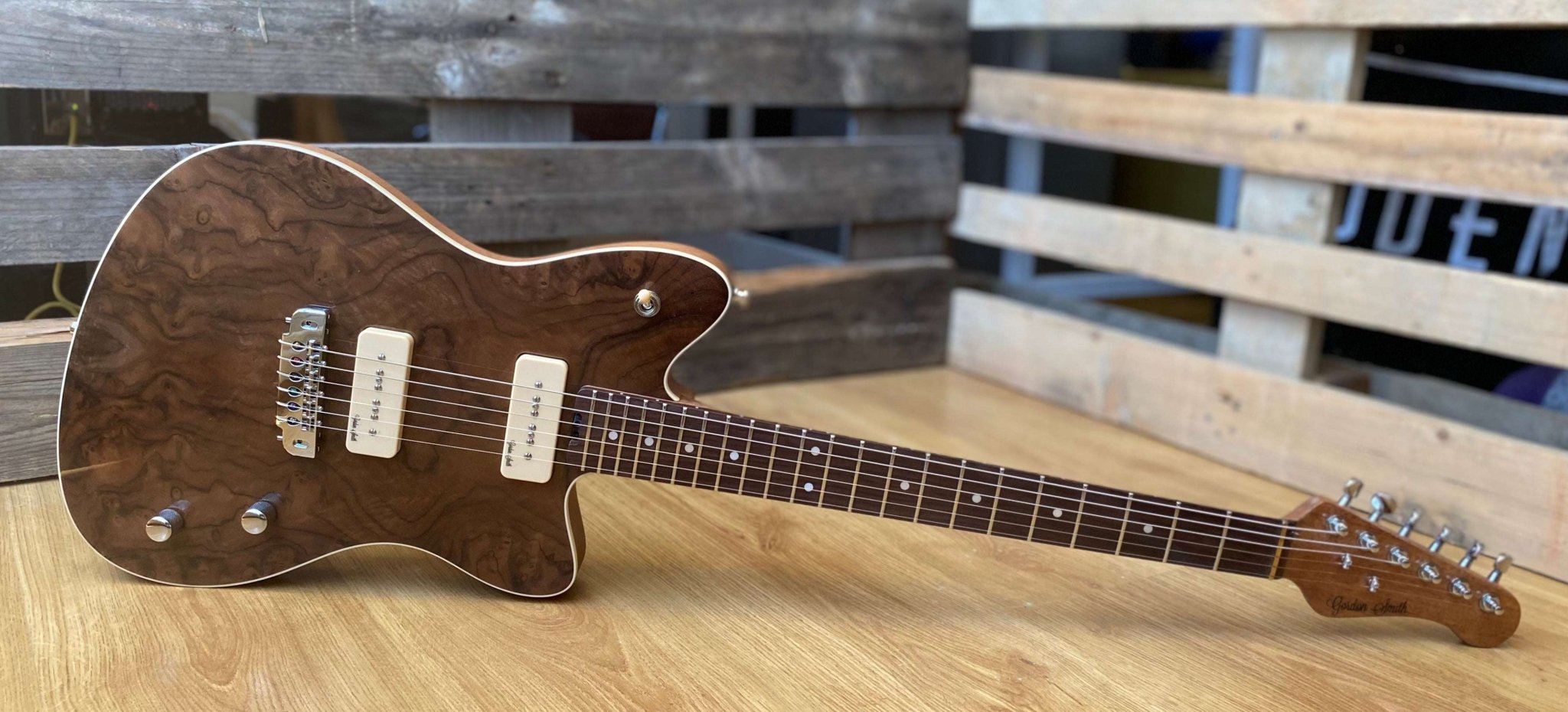 Gordon Smith Gatsby Deluxe Burled Walnut Custom - Richards Guitars Of Stratford Upon Avon