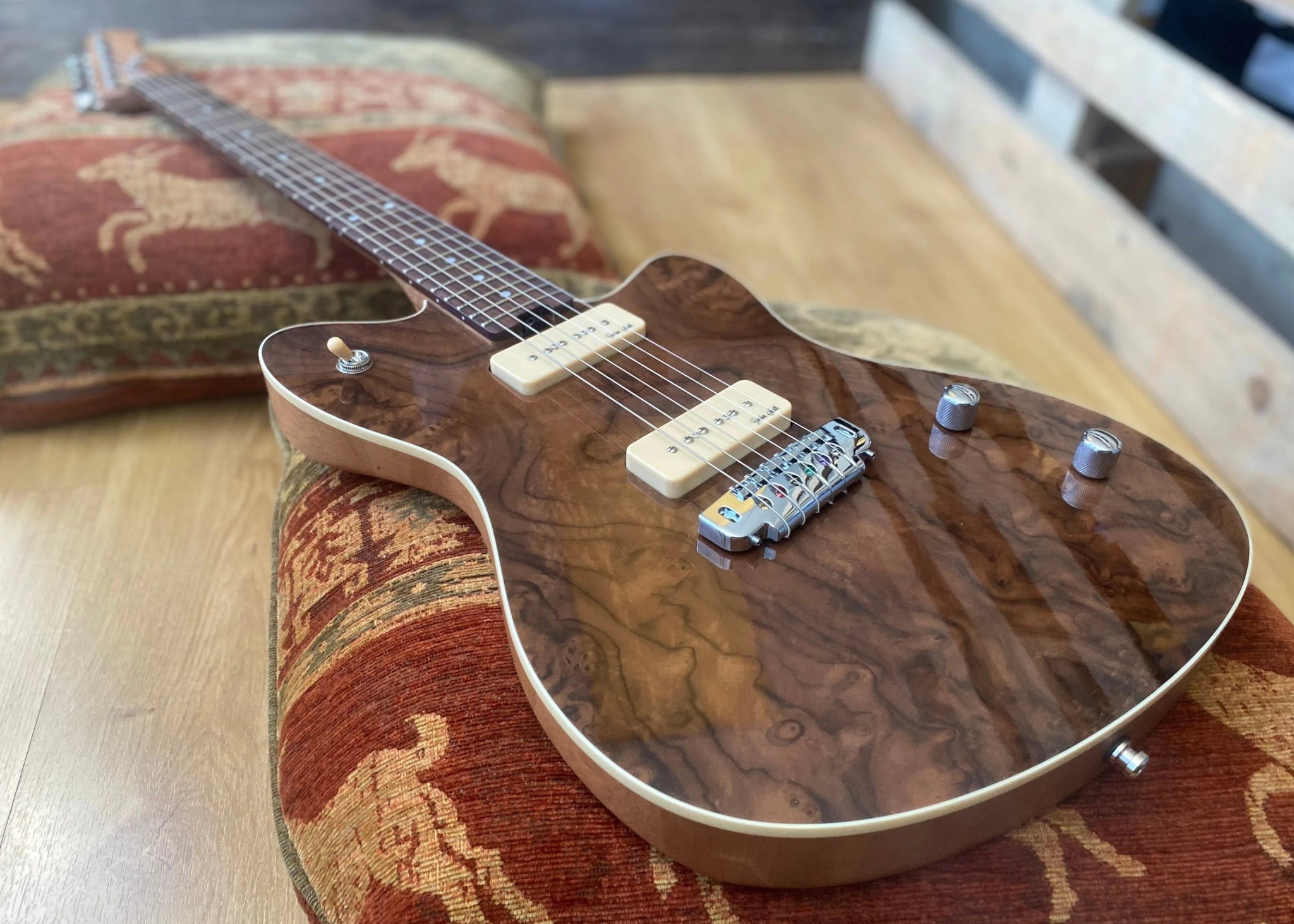 Gordon Smith Gatsby Deluxe Burled Walnut Custom - Richards Guitars Of Stratford Upon Avon