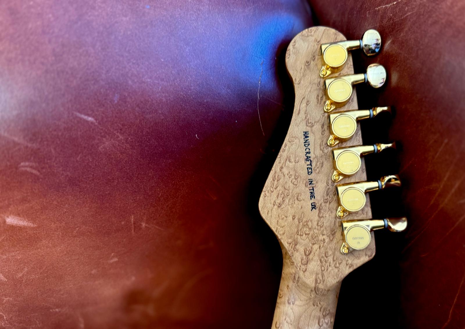 Gordon Smith Gatsby Deluxe - Jet Black - Richards Guitars Of Stratford Upon Avon