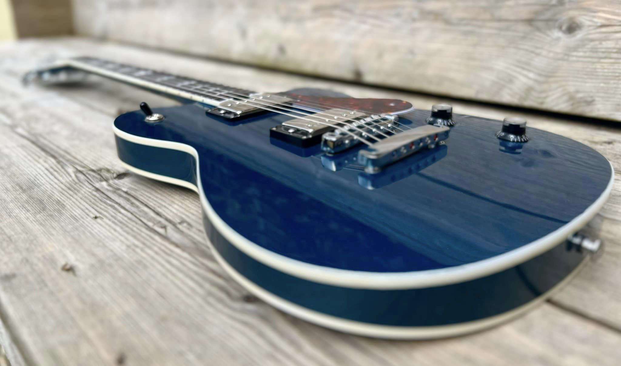 Gordon Smith Grande (Blue) Plus Hand Made Walsall Leather Guitar Strap (Worth £120) - Richards Guitars Of Stratford Upon Avon