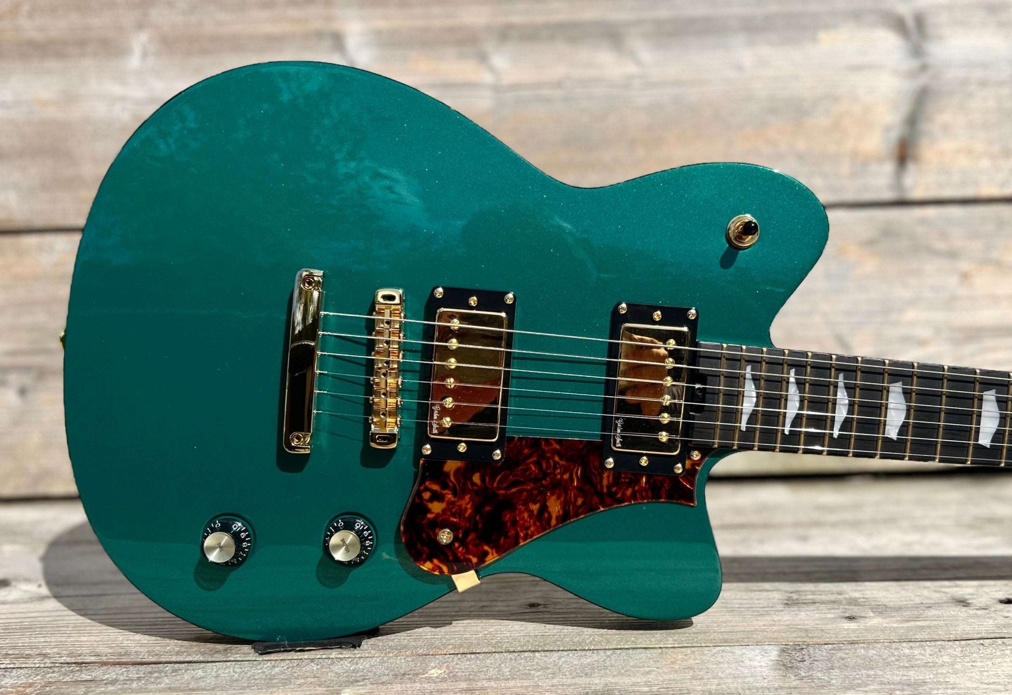 Gordon Smith Grande (Green) Plus Hand Made Walsall Leather Guitar Strap (Worth £120) - Richards Guitars Of Stratford Upon Avon