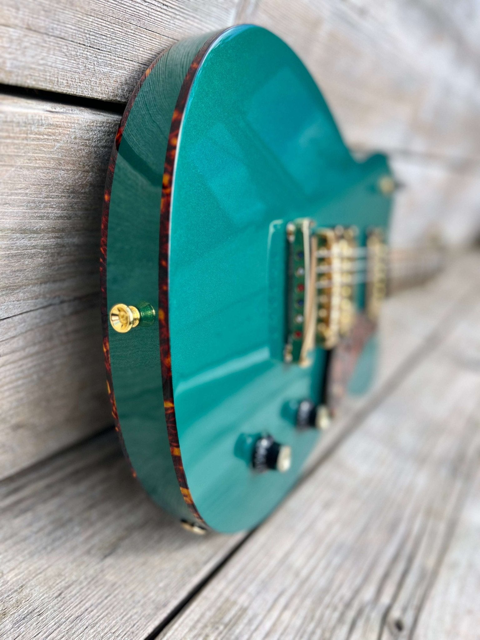 Gordon Smith Grande (Green) Plus Hand Made Walsall Leather Guitar Strap (Worth £120) - Richards Guitars Of Stratford Upon Avon