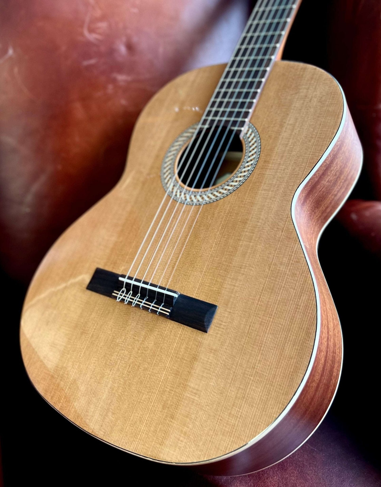 Kremona SOFIA SC Solid Red Cedar, Solid Sapelli - Richards Guitars Of Stratford Upon Avon
