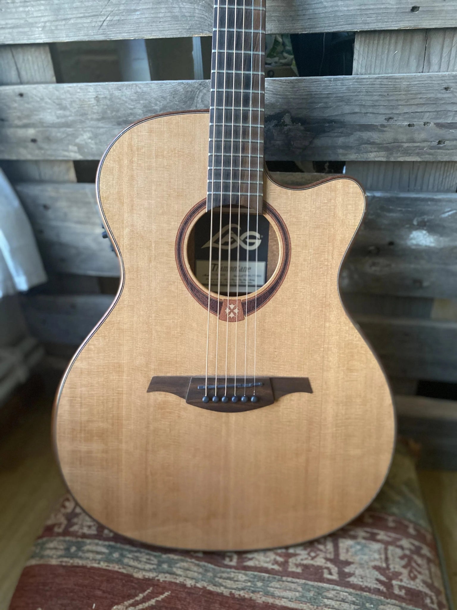 LAG TRAMONTANE 118 T118ASCE AUDITORIUM SLIM CUTAWAY ELECTRO - Richards Guitars Of Stratford Upon Avon