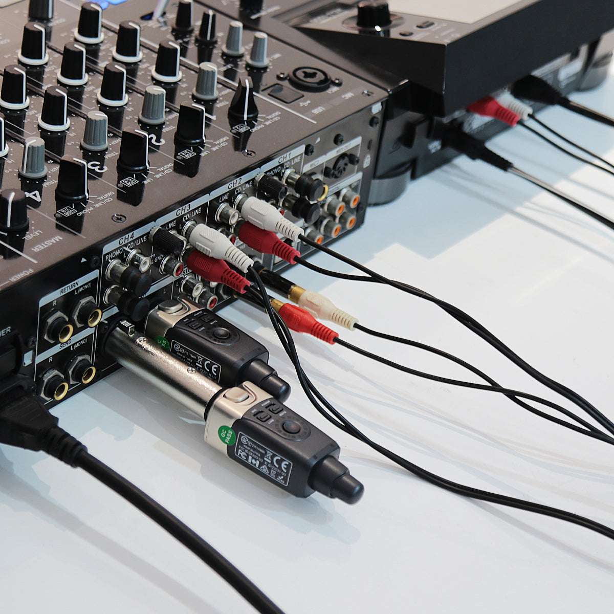 Xvive Dual U3 Wireless System for Audio - Richards Guitars Of Stratford Upon Avon