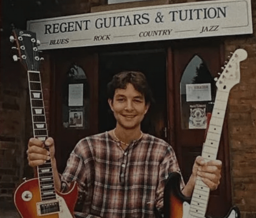 About Richards History Teaching Guitar - Richards Guitars Of Stratford Upon Avon