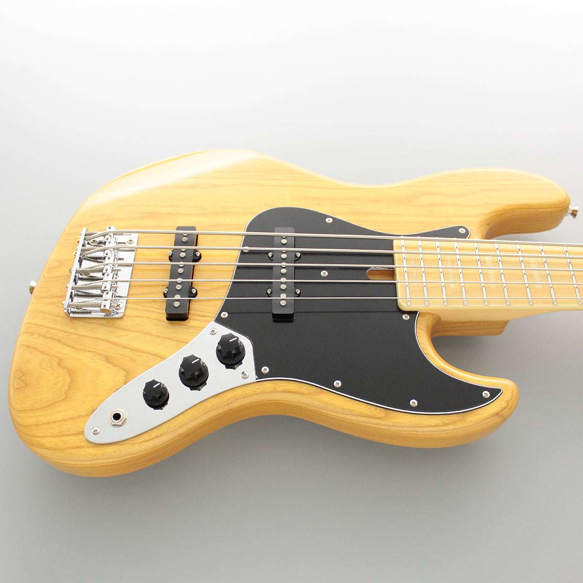 FGN Guitars Neoclassic JB 100M Ash 5 String VNT Vintage Natural, Guitarra Bajo en venta en Richards Guitars.