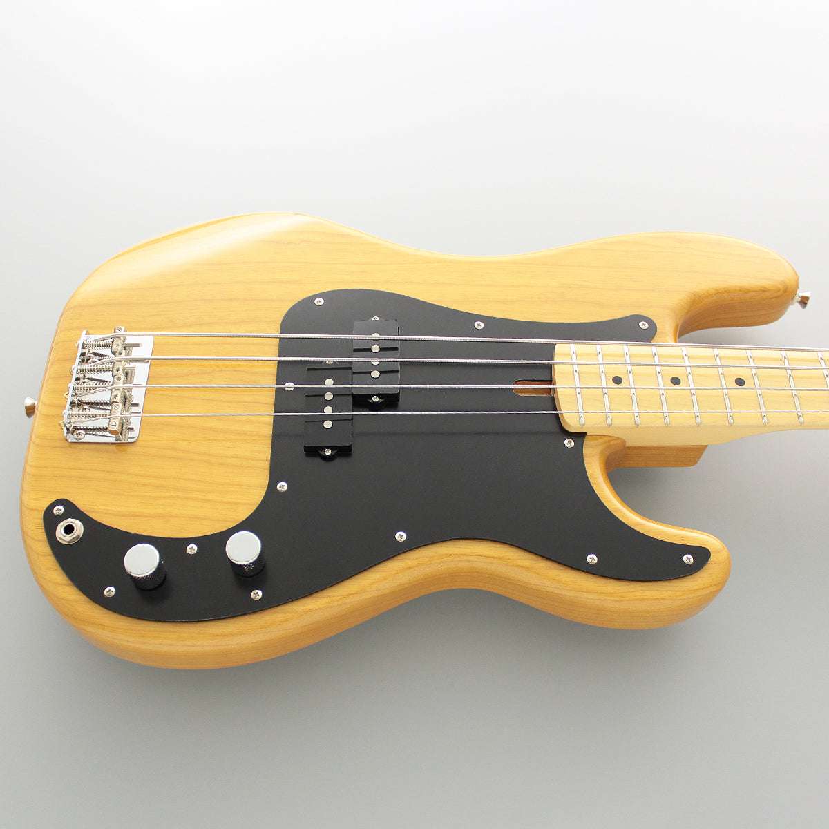 FGN Guitars Neoclassic PB 100M Ash Vintage Natural, Guitarra Bajo en venta en Richards Guitars.