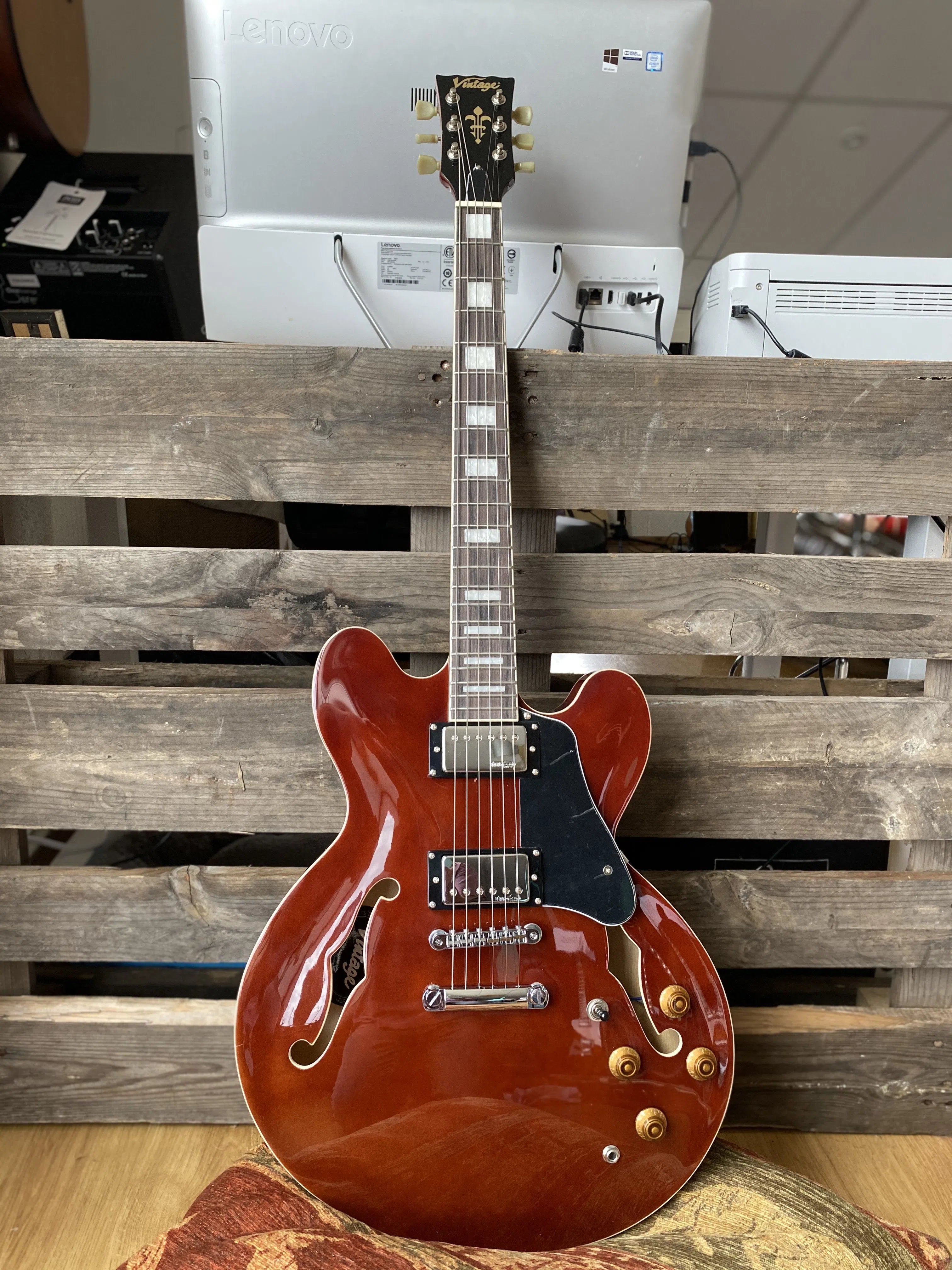 Vintage LVSA500W ReIssued Semi Acoustic Guitar ~ Natural Walnut ~ Left Handed, Guitarra eléctrica en venta en Richards Guitars.