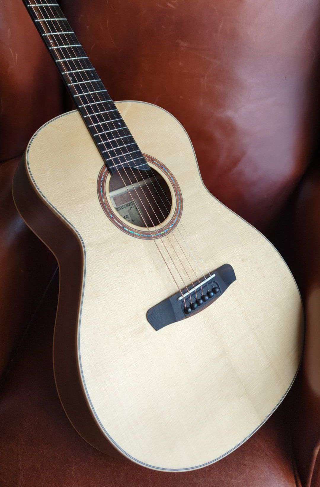 Dowina Walnut OMG Deluxe (Torrified Semi - Gloss Swiss Moon Spruce) - Richards Guitars Of Stratford Upon Avon