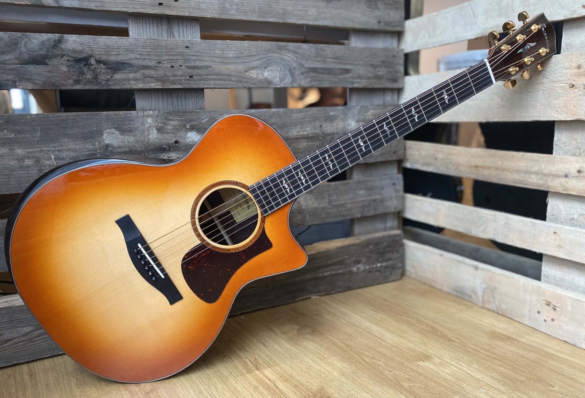 Eastman AC722CE - DF Grand Auditorium w/ cutaway (Price inc. Custom Pro Setup Package) - Richards Guitars Of Stratford Upon Avon