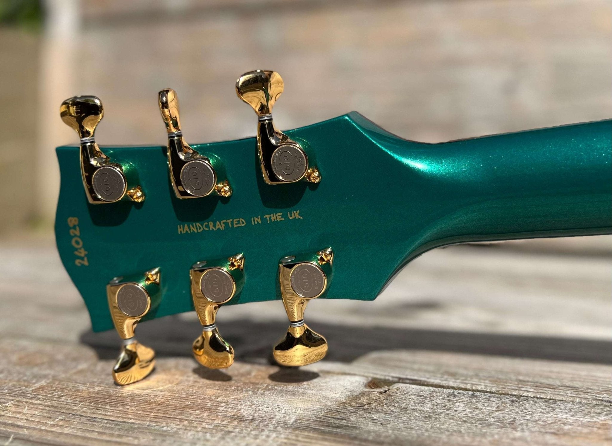 Gordon Smith Grande (Green) Plus Hand Made Walsall Leather Guitar Strap (Worth £120) - Richards Guitars Of Stratford Upon Avon