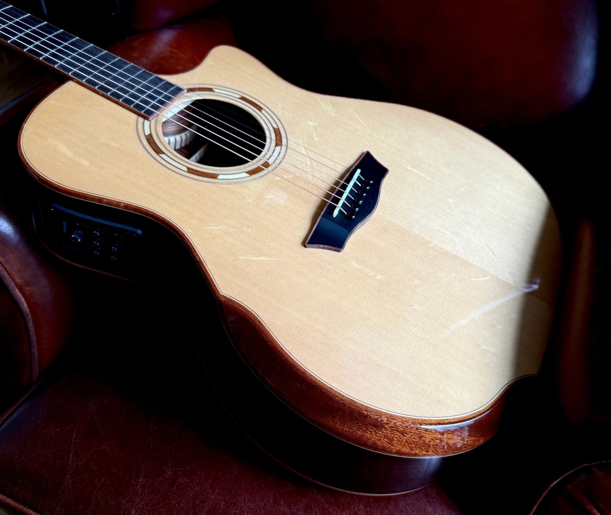 Washburn G25SCE w/CASE - Grand Auditorium - Natural Electro Acoustic Guitar - Richards Guitars Of Stratford Upon Avon