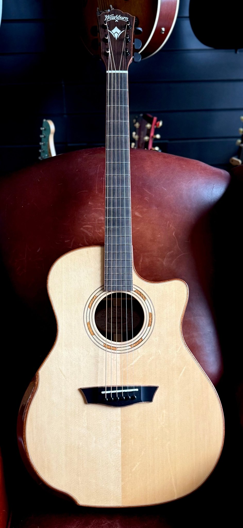 Washburn G25SCE w/CASE - Grand Auditorium - Natural Electro Acoustic Guitar - Richards Guitars Of Stratford Upon Avon