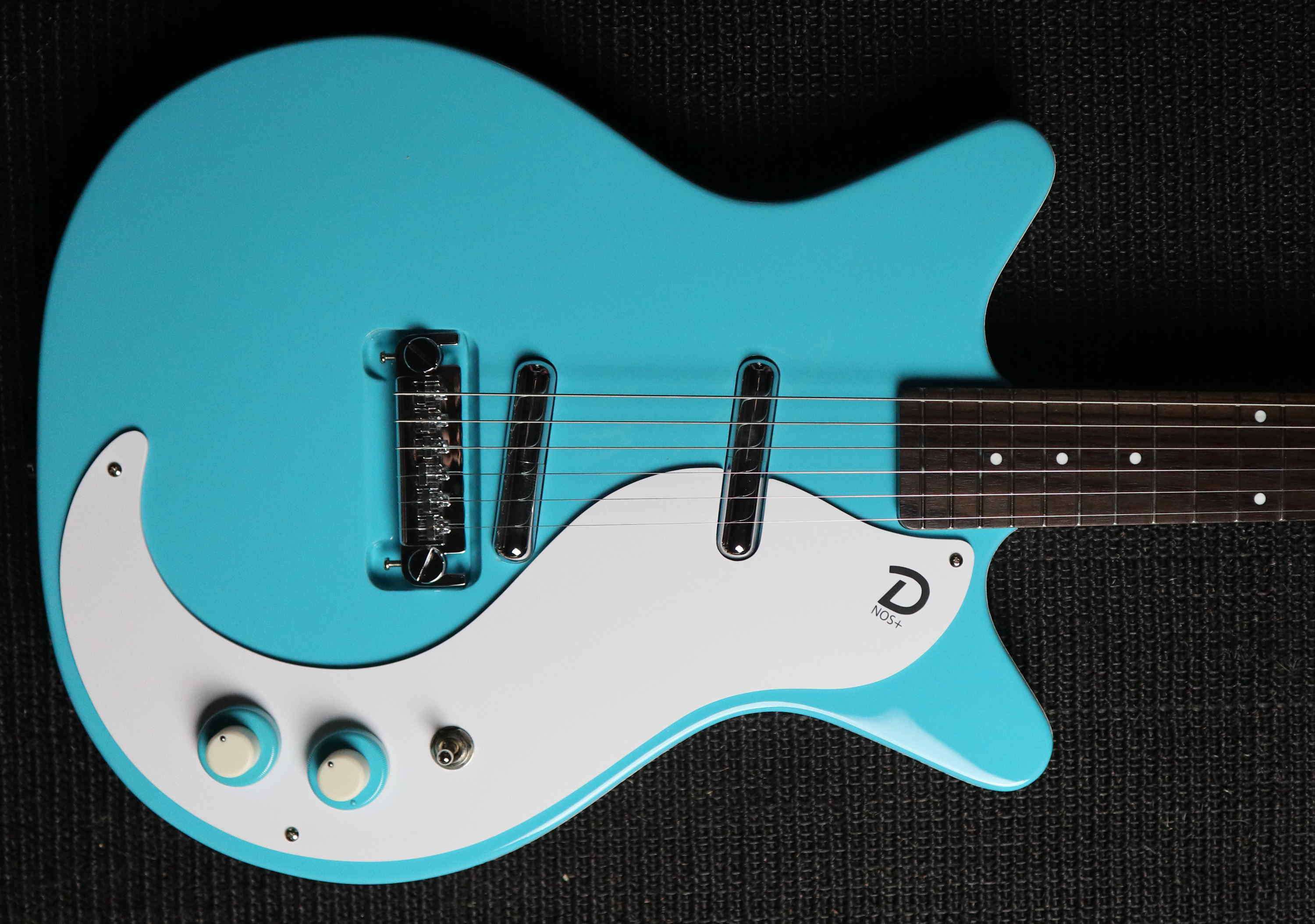 Danelectro '59M NOS Guitar ~ Baby Come Back Blue, Guitarra eléctrica en venta en Richards Guitars.