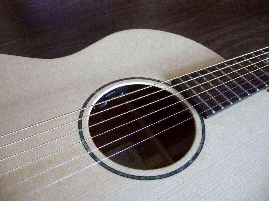 Faith FKN-FMC Guitarra Electro Acustica ( Neptune Fishman Matrix Custom) - Exclusivamente disponible en Richards Guitars, Guitarra Electro Acustica en venta en Richards Guitars.