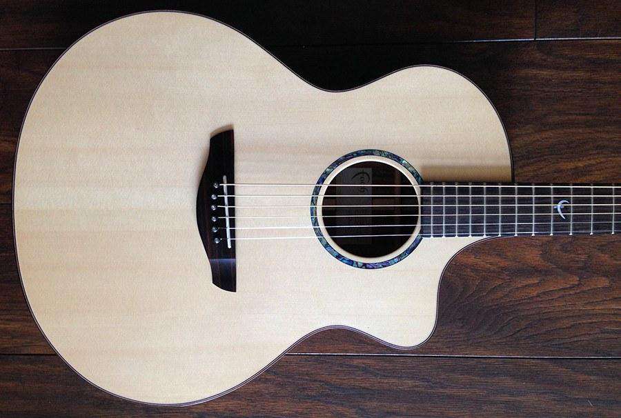 Faith FNCETB Guitarra Electro Acustica (Neptune E/Cut Trembesi), Guitarra Electro Acustica en venta en Richards Guitars.