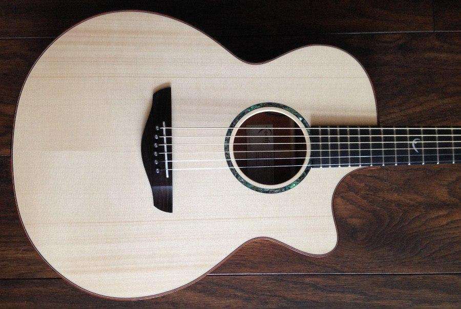 Faith FV Guitarra Electro Acústica (Venus Natural), Guitarra Electro Acústica en venta en Richards Guitars.