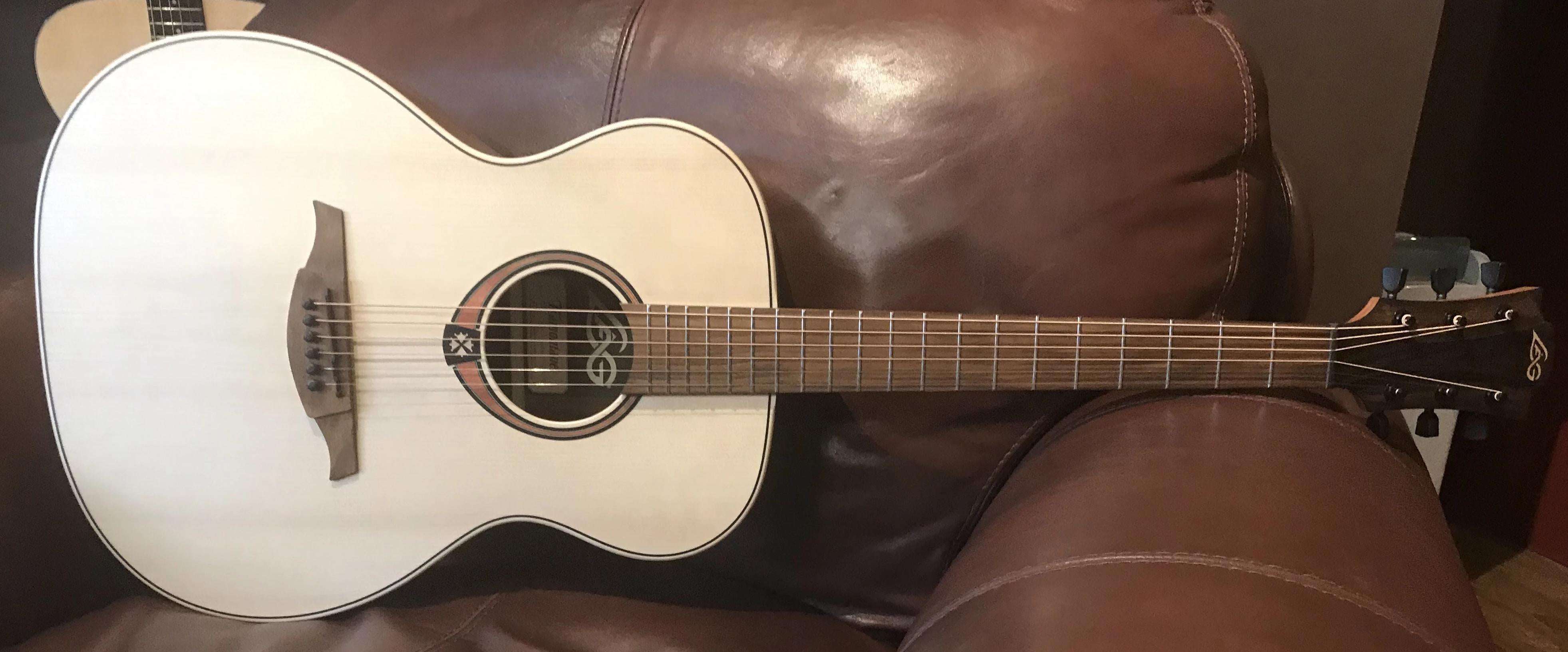 LAG T70A Satin Finish Auditorium Acoustic Guitar, Guitarra Acústica en venta en Richards Guitars.