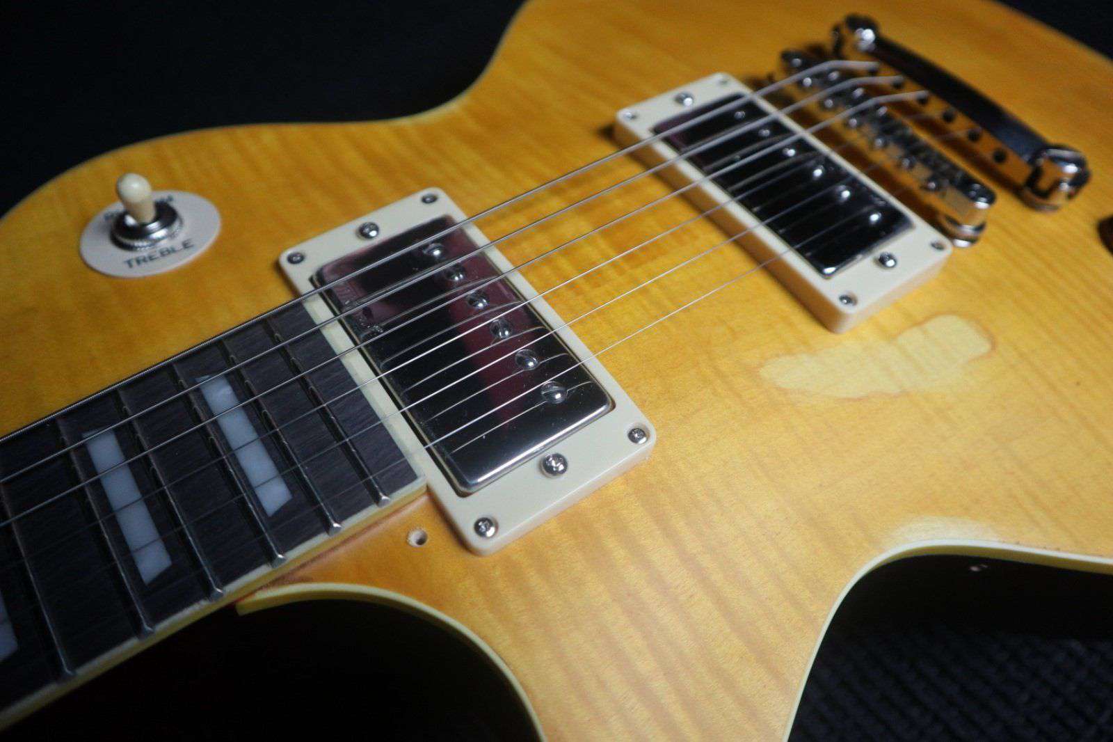 Vintage LV100MRPGM Mano Izquierda Distressed 'Lemon Drop' con Acabado Distressed, Guitarra Eléctrica en venta en Richards Guitars.