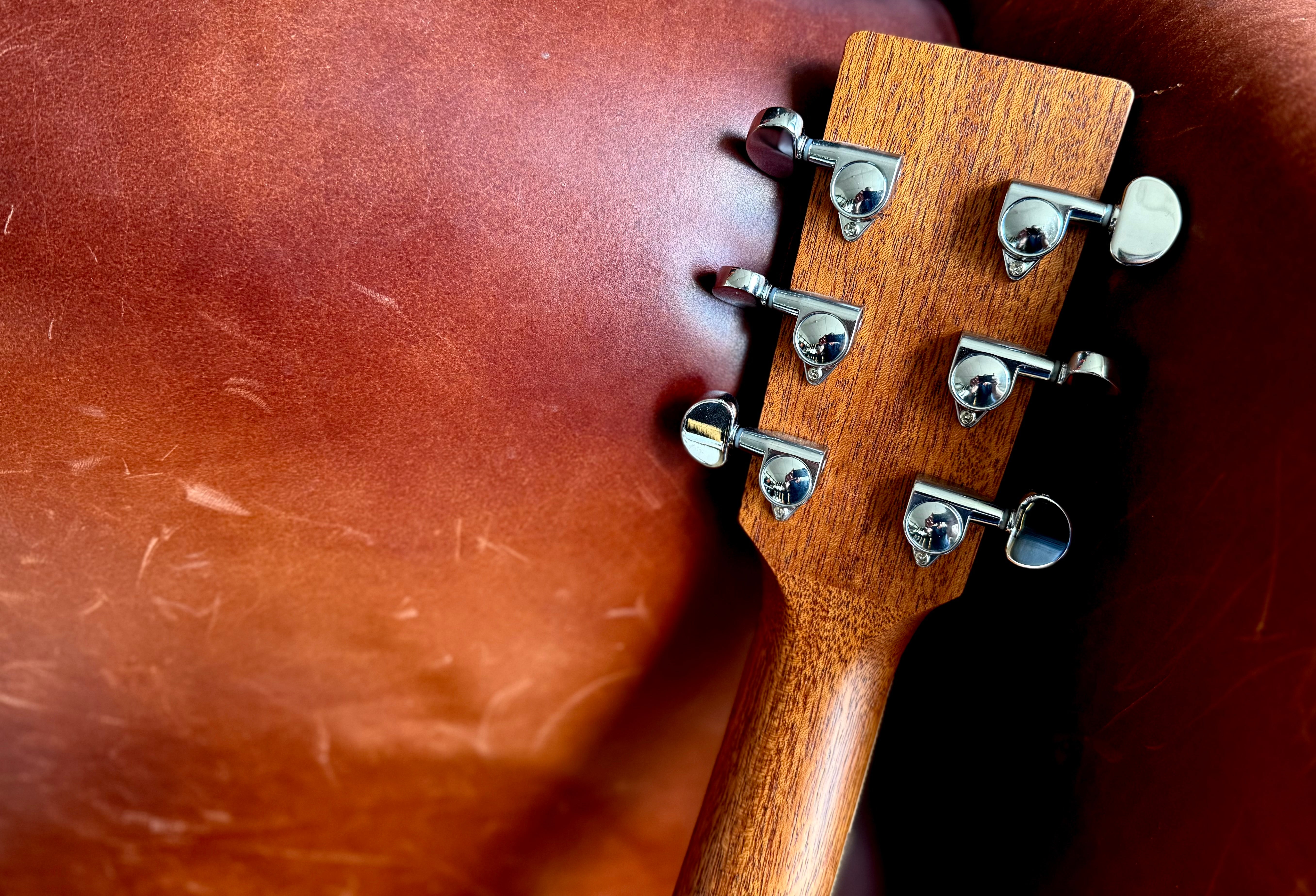 Auden Neo Bowman Electro Acoustic Guitar, Electro Acoustic Guitar en vente chez Richards Guitars.