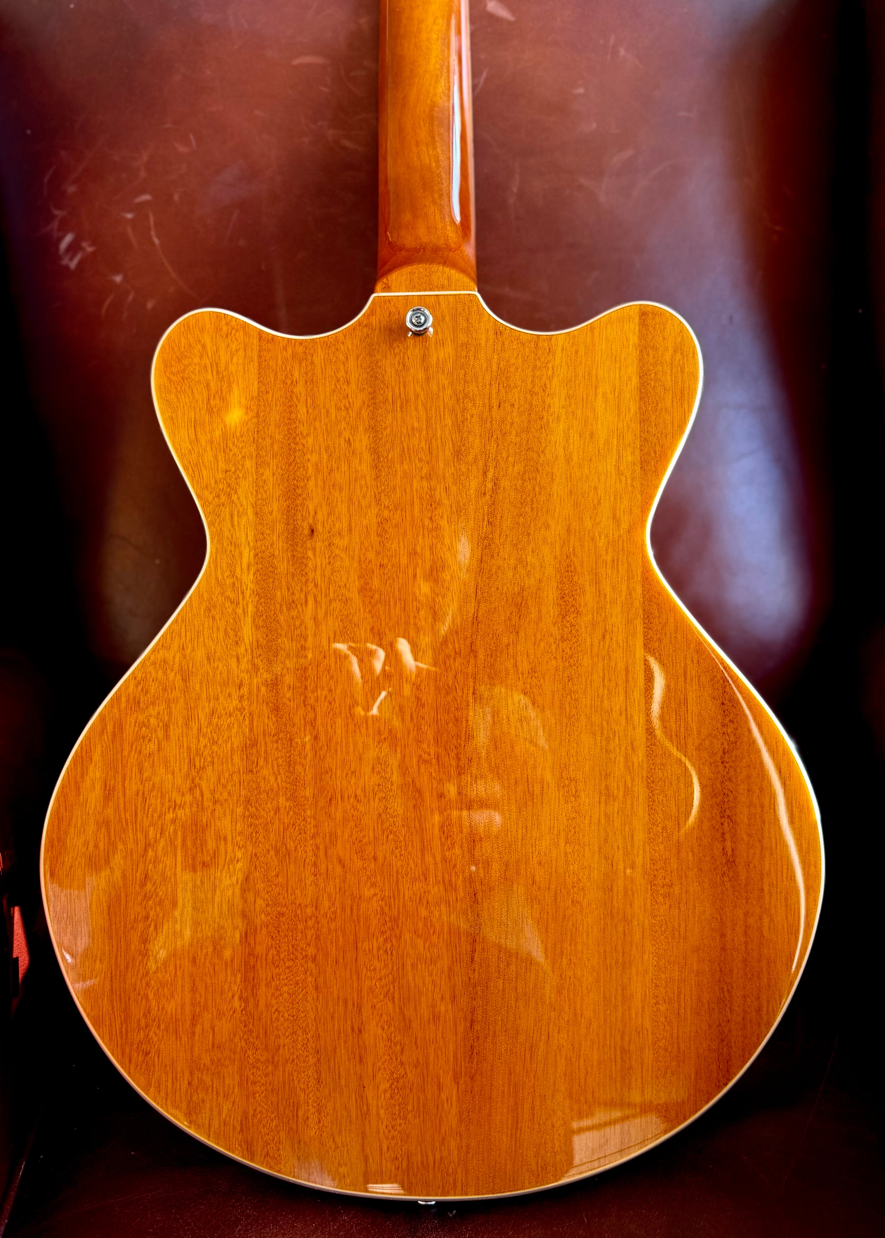 Vintage REVO Series 'Superthin' Electric Guitar ~ Amberburst, Guitare électrique à vendre chez Richards Guitars.