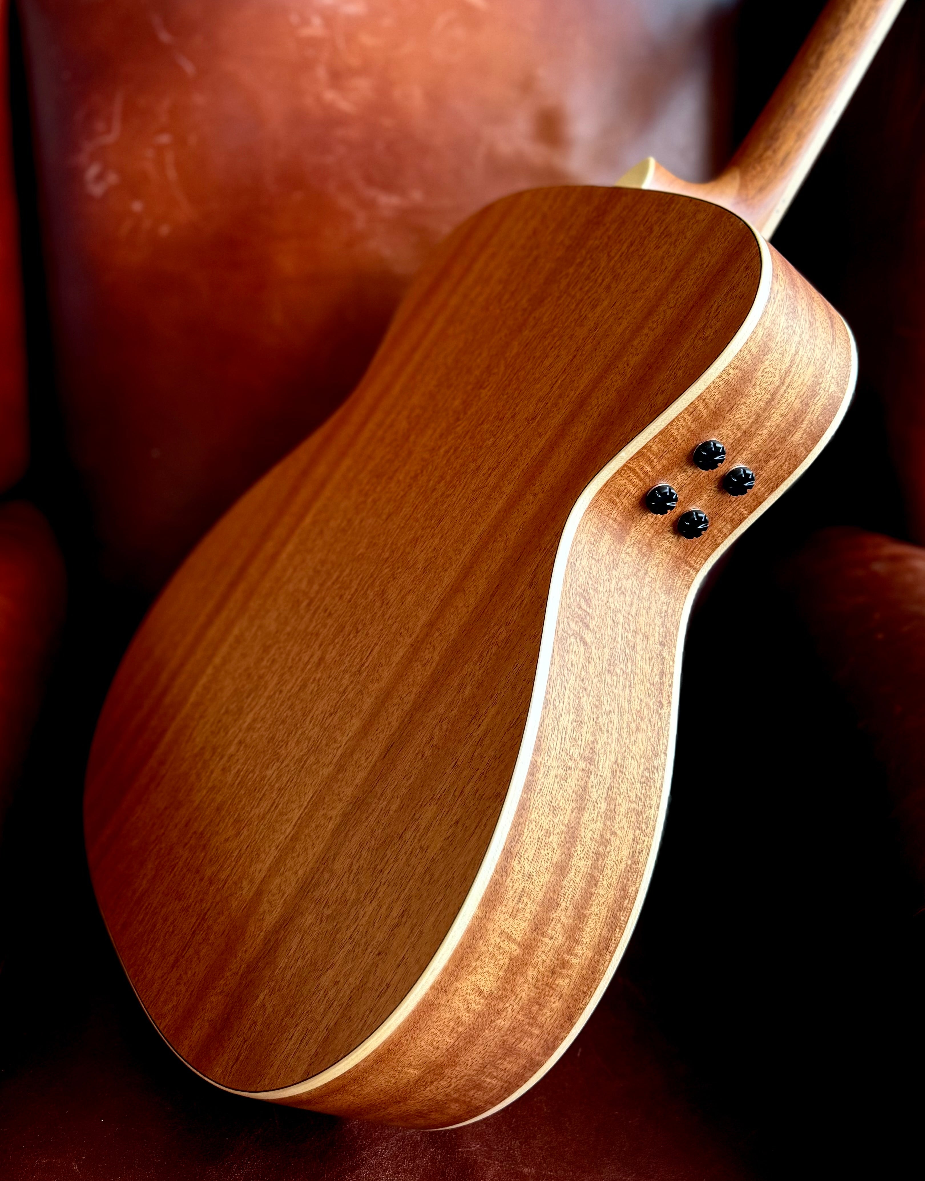 Auden Neo Bowman Electro Acoustic Guitar, Electro Acoustic Guitar en vente chez Richards Guitars.