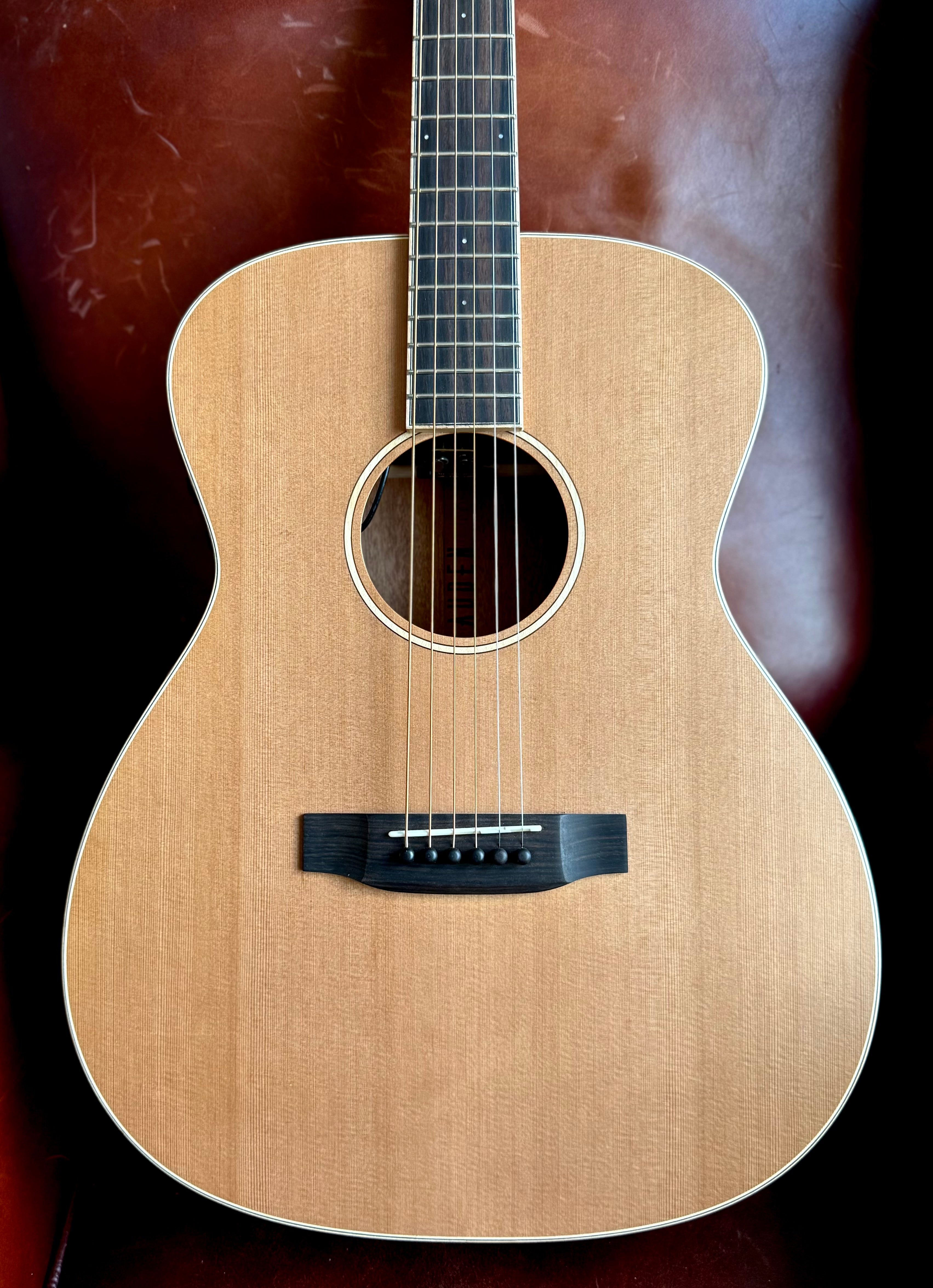 Auden Neo Bowman Electro Acoustic Guitar, Electro Acoustic Guitar en vente chez Richards Guitars.