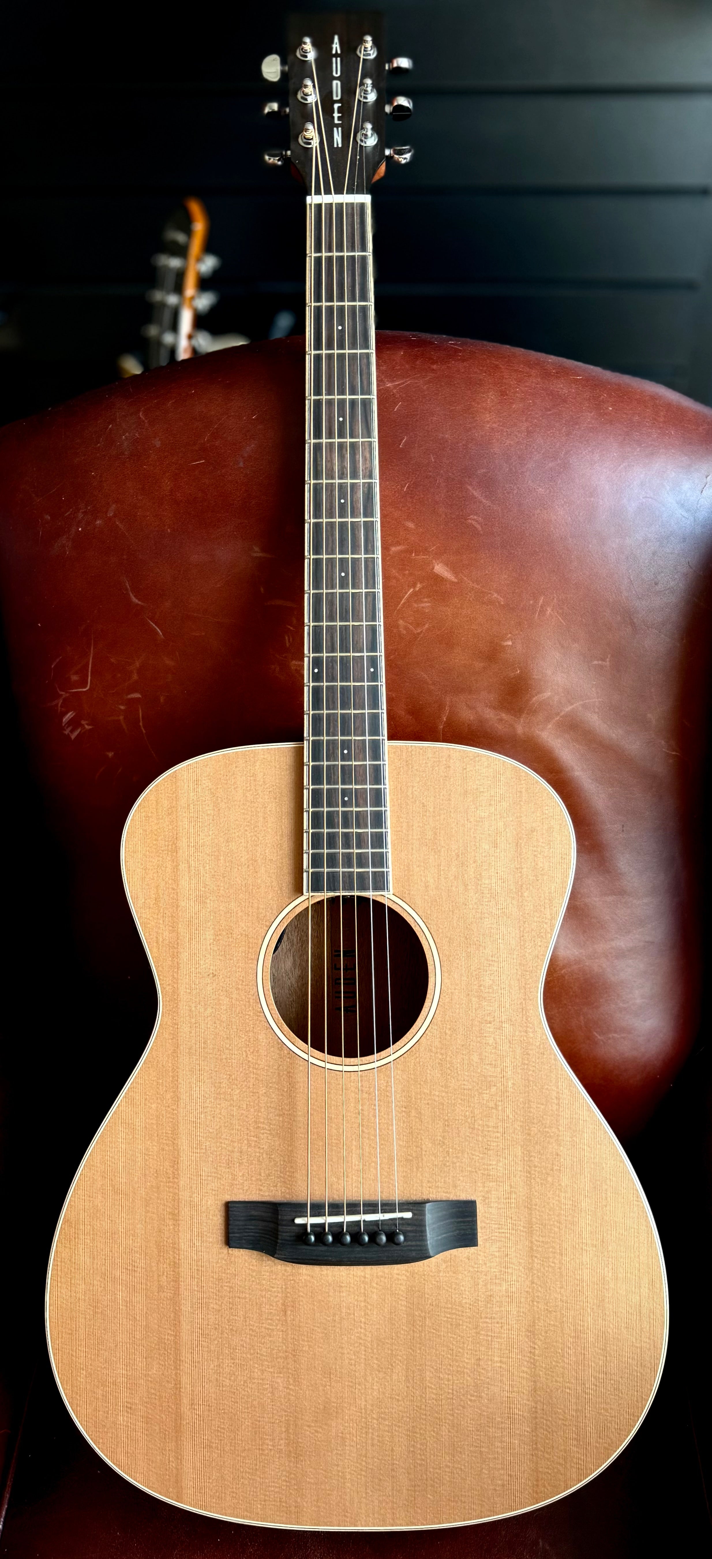 Auden Neo Bowman Electro Acoustic Guitar, Electro Acoustic Guitar en vente chez Richards Guitars.