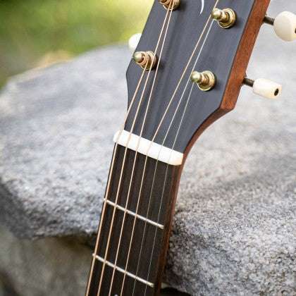 Cort Core PE Mahogany Parlor Electro With Fishman & Premium Gig Bag, Electro Acoustic Guitar à vendre chez Richards Guitars.