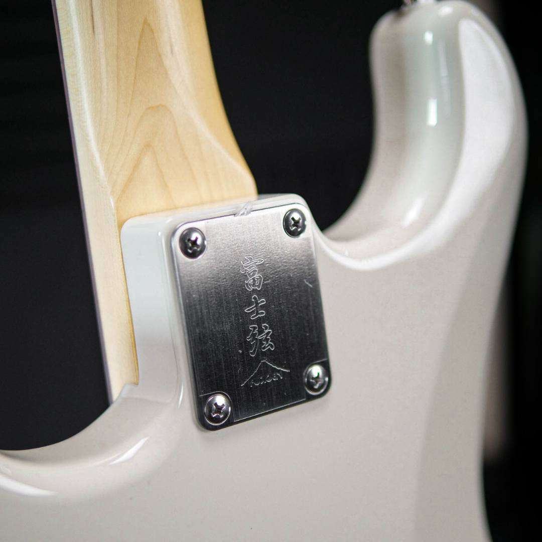 FGN Neoclassic NST100RAL (Alder Vintage White), Guitare électrique en vente chez Richards Guitars.