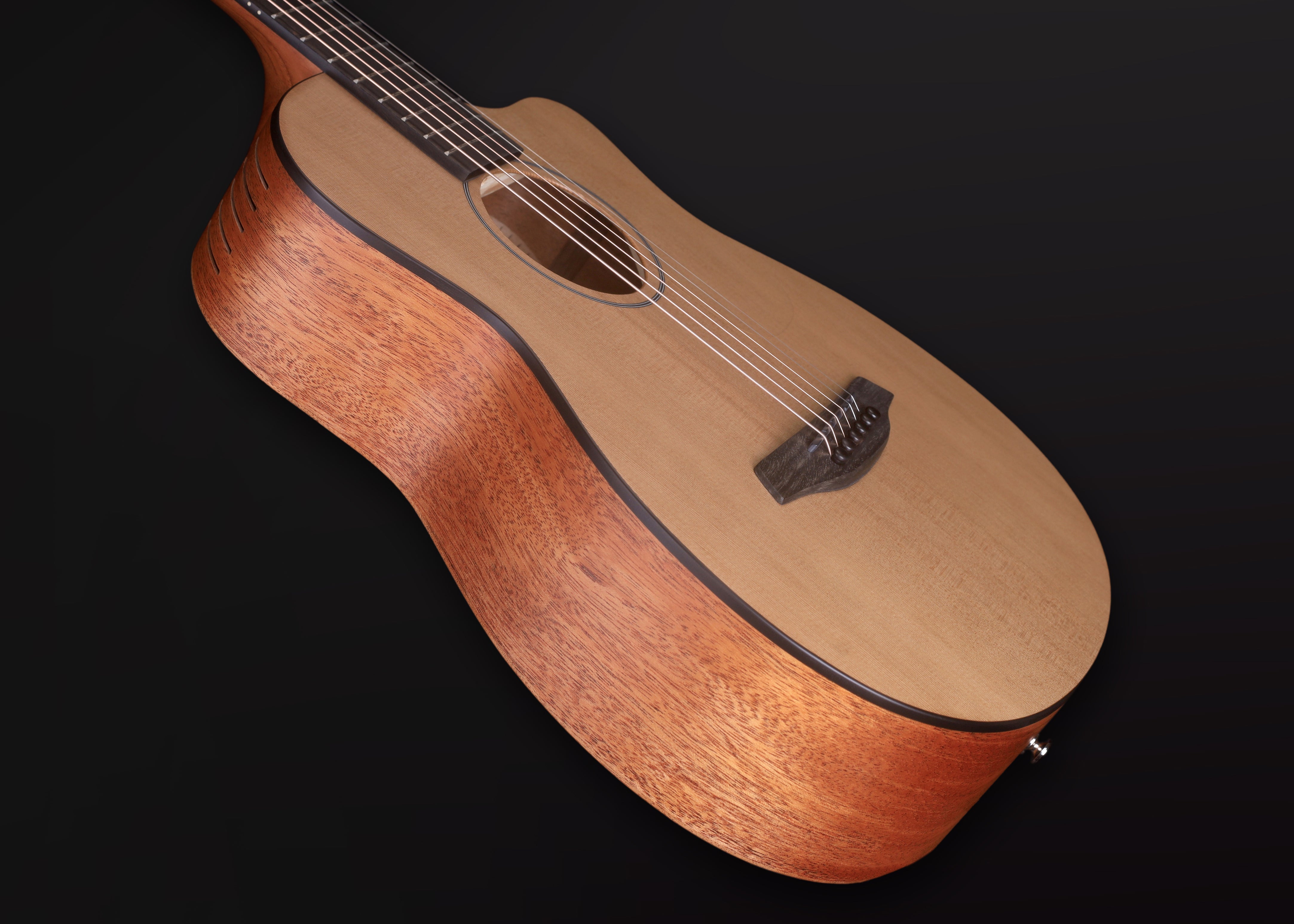 Furch Pioneer CM : Western red cedar top with African mahogany back and sides (Furch Mini / Travel Guitar), Guitare acoustique en vente chez Richards Guitars.