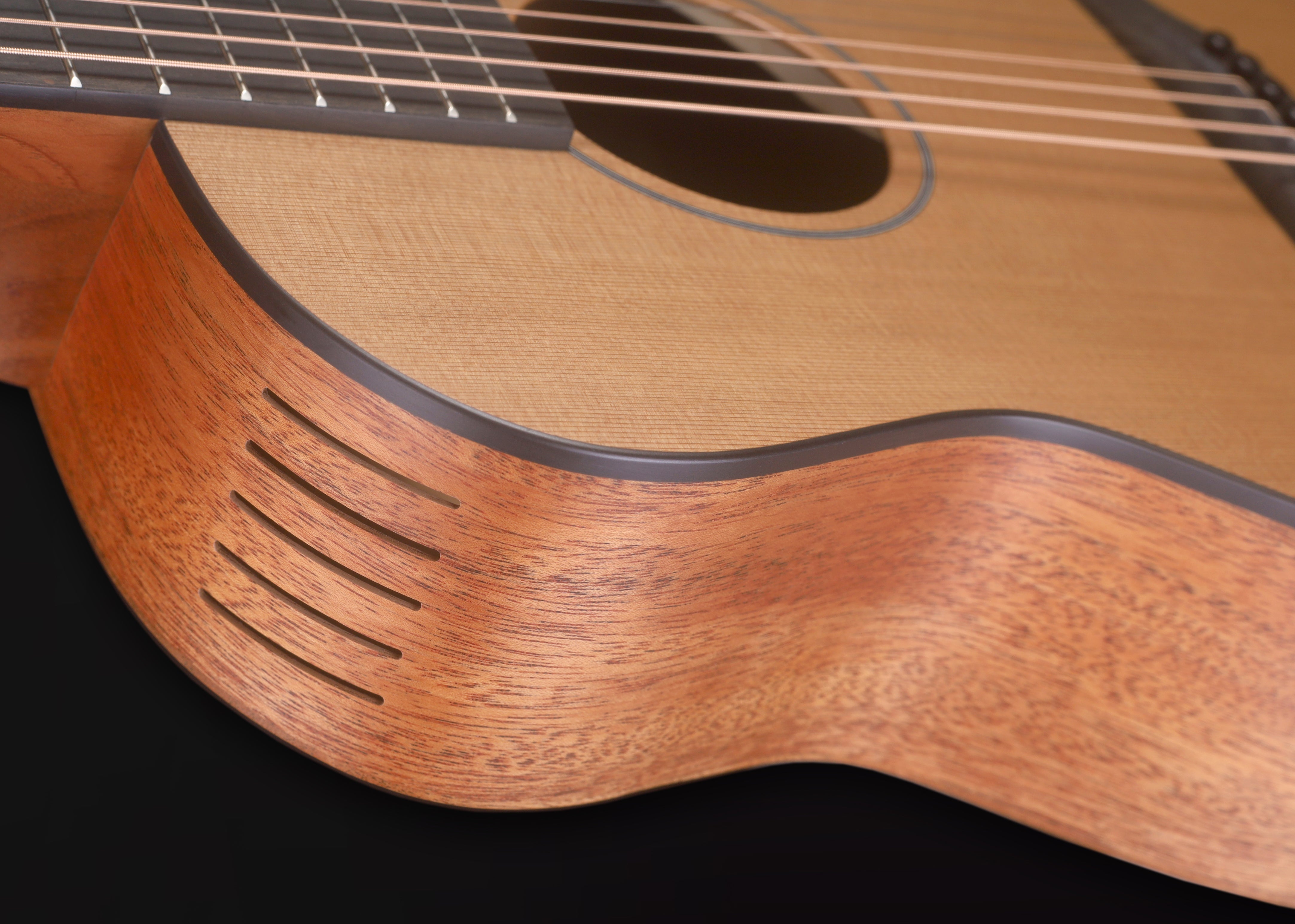 Furch Pioneer CM : Western red cedar top with African mahogany back and sides (Furch Mini / Travel Guitar), Guitare acoustique en vente chez Richards Guitars.