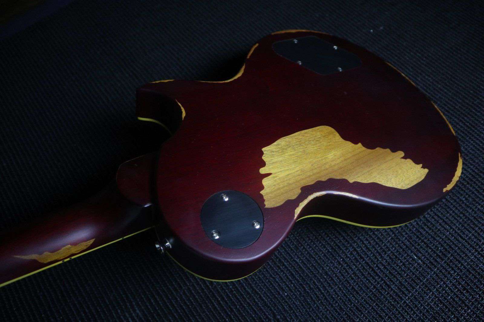 Vintage LV100MRPGM Left Hand Distressed 'Lemon Drop' with Distressed Finish, Electric Guitar à vendre chez Richards Guitars.