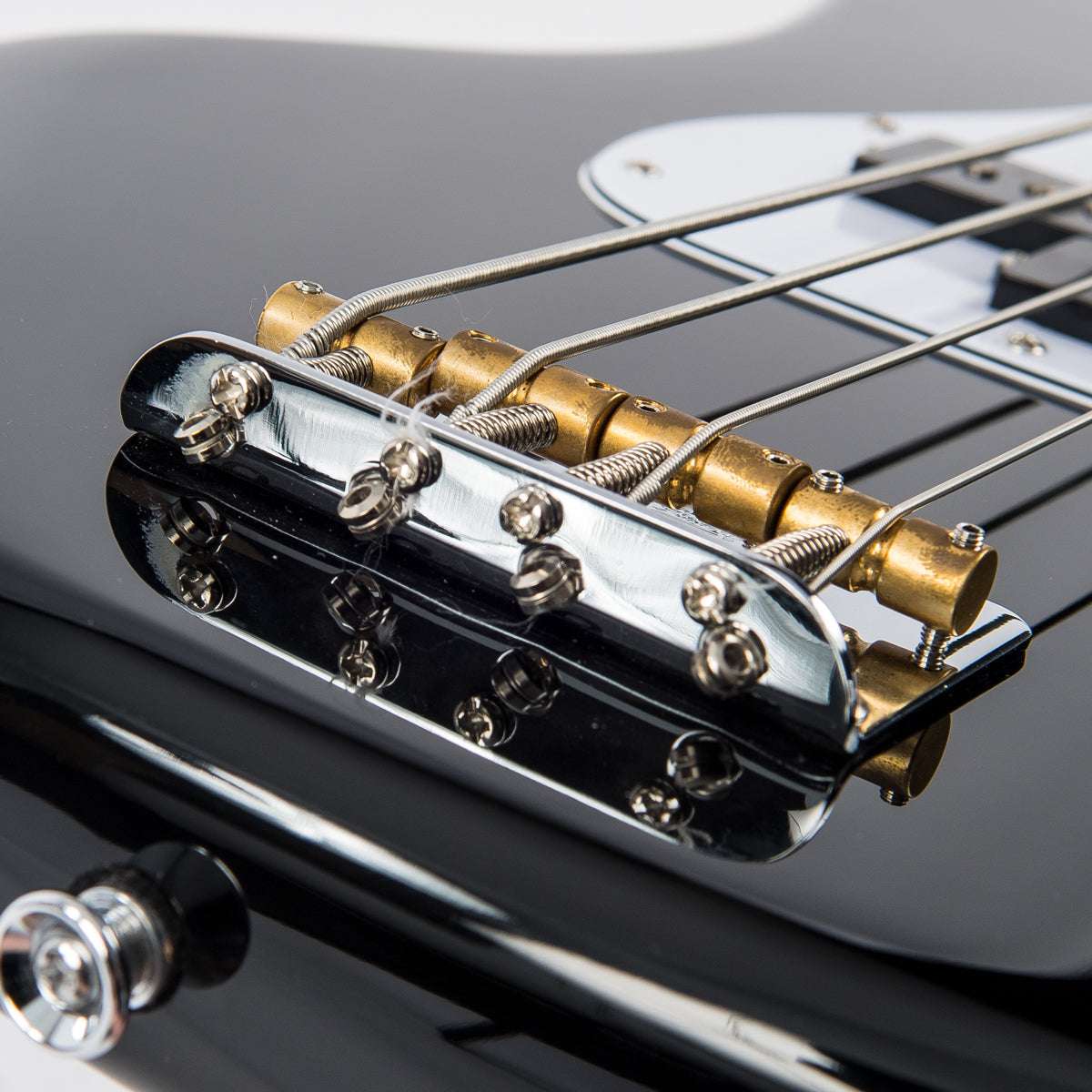 Vintage V4 ReIssued Bass Guitar - Boulevard Black, Guitare basse à vendre chez Richards Guitars.