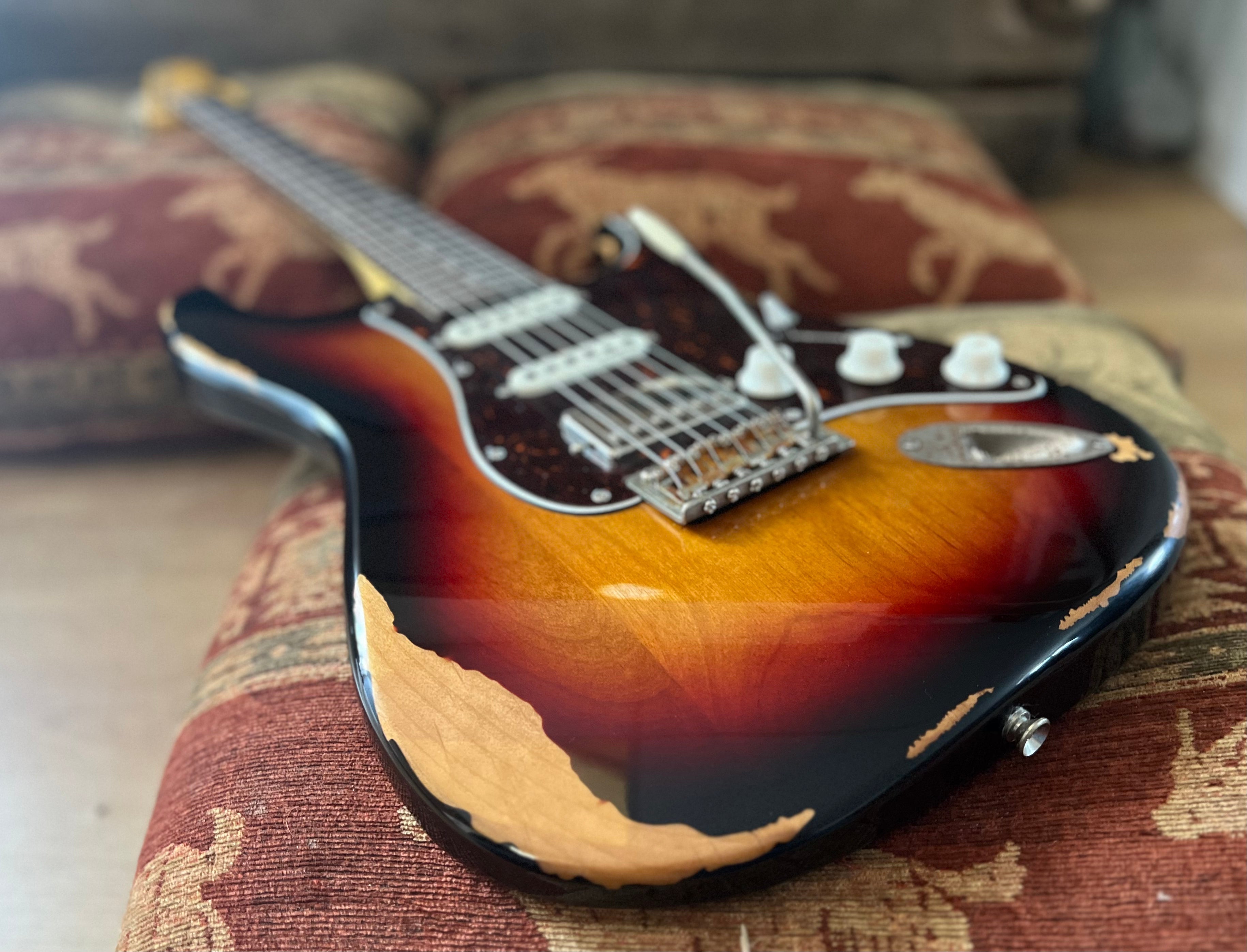 Vintage V6H ICON HSS Electric Guitar ~ Ultra-Gloss Distressed Sunset Sunburst, Guitare électrique en vente chez Richards Guitars.