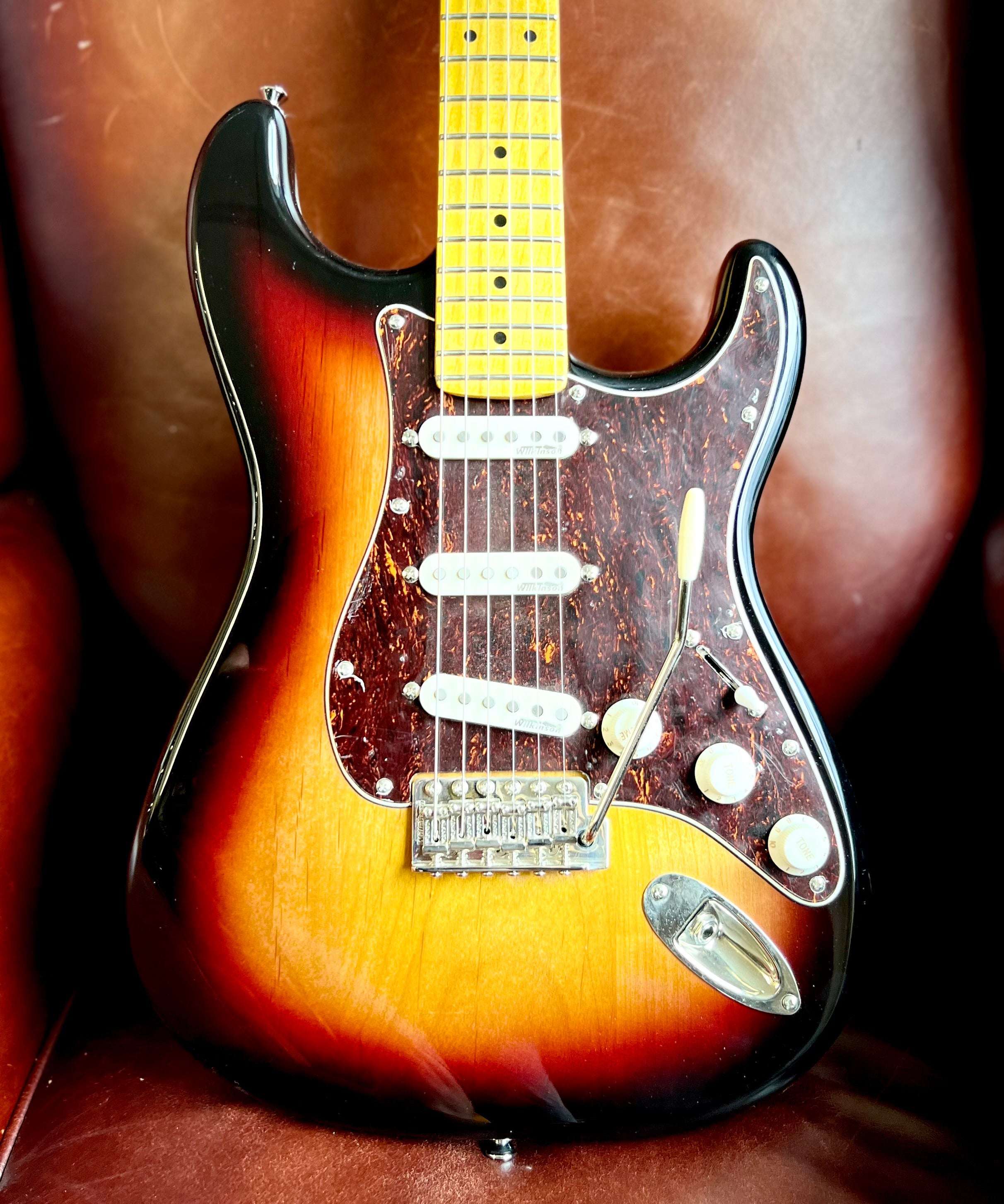 Vintage V6M ReIssued Electric Guitar ~ Sunburst, Guitare électrique en vente chez Richards Guitars.