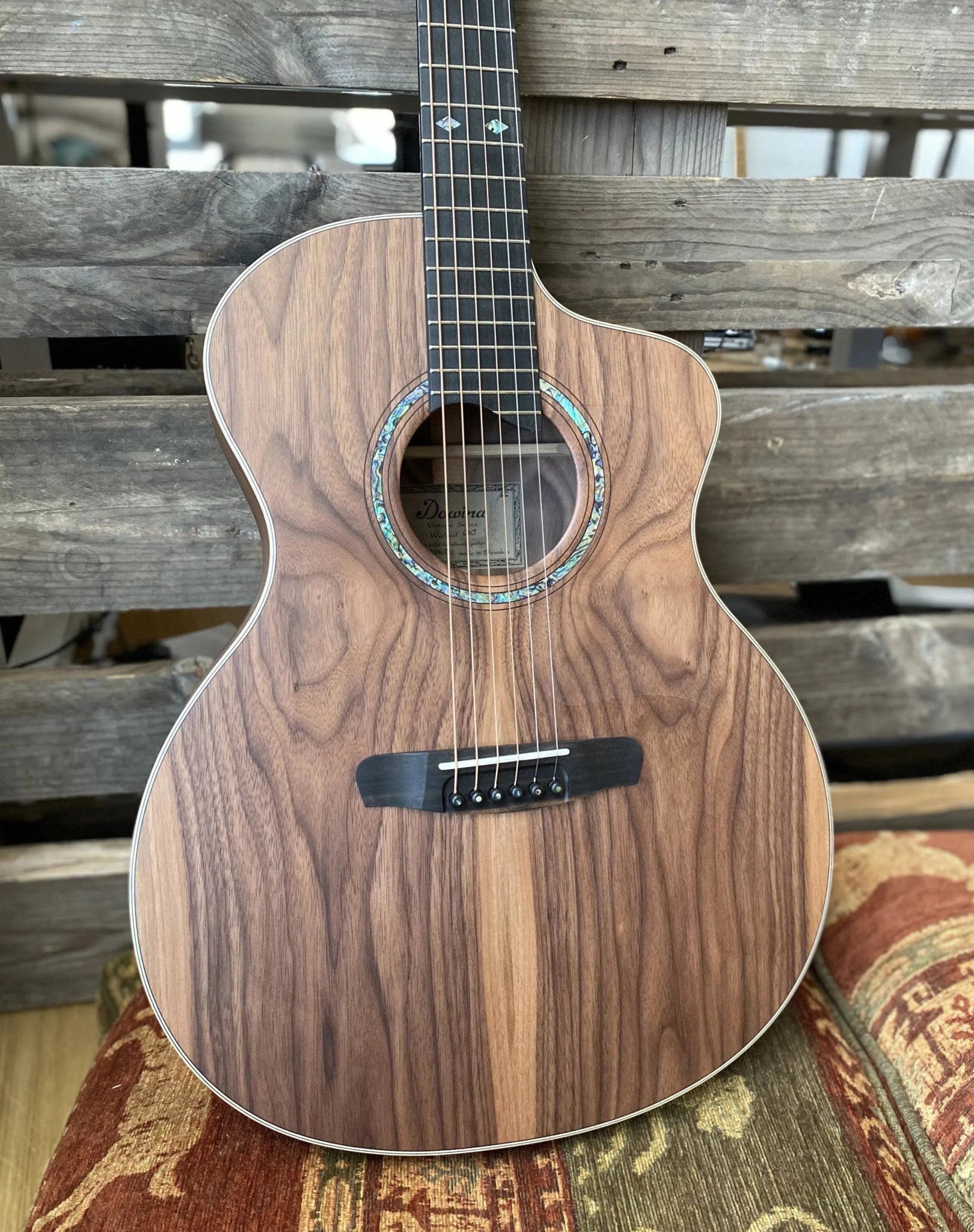 Dowina Walnut Tribute GAC - Richards Guitars Of Stratford Upon Avon