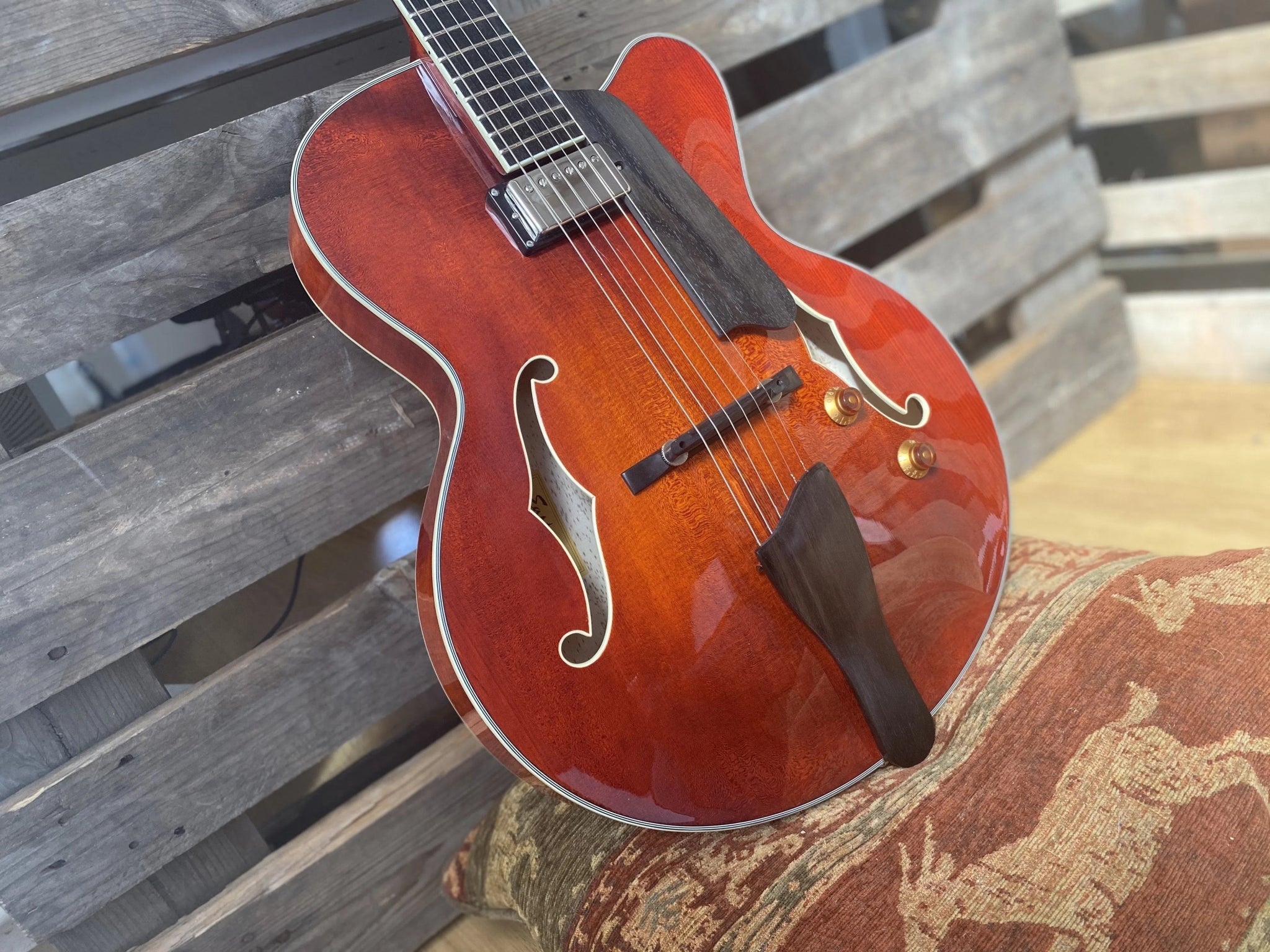 Eastman AR503CE (Price inc. Custom Pro Setup Package) - Richards Guitars Of Stratford Upon Avon